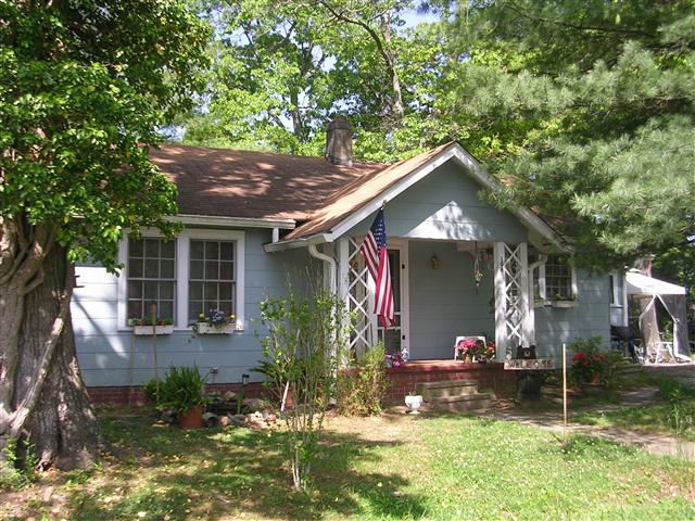 A picture of the property located at 108 TAYLOR ST BLACK MOUNTAIN NC.