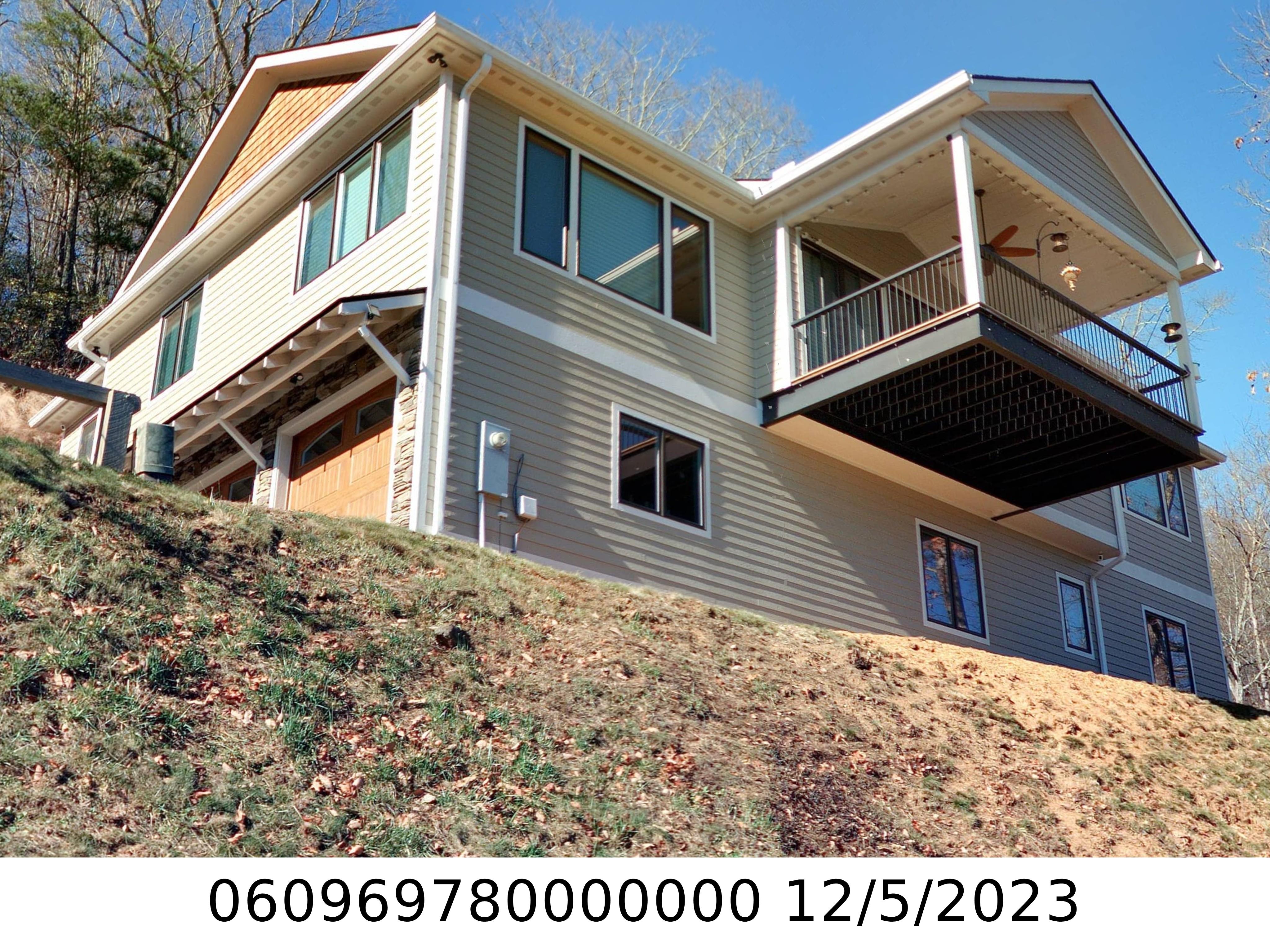 A picture of the property located at 31 ROBIN RIDGE LN, BLACK MOUNTAIN NC 28711.