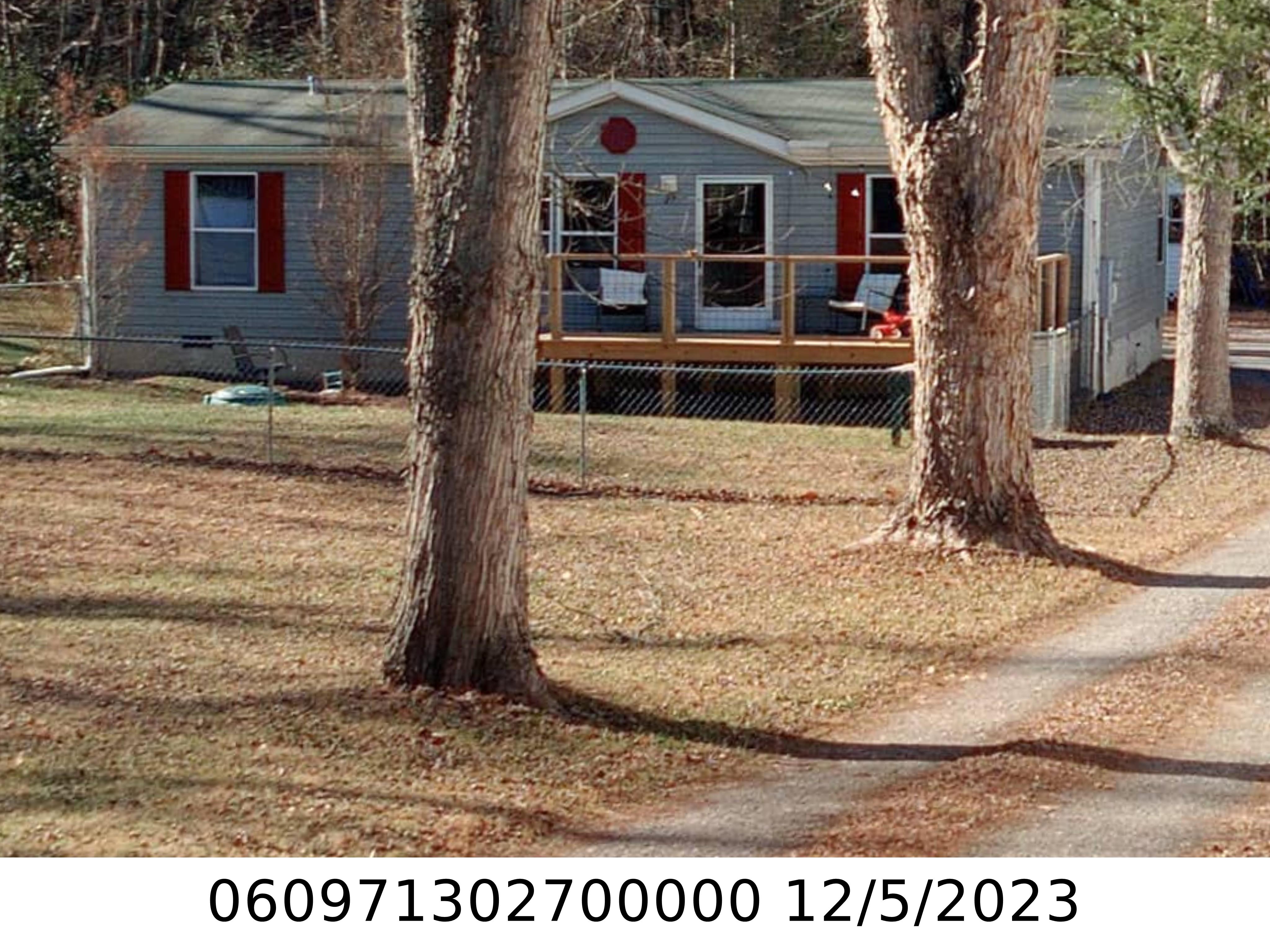 A picture of the property located at 27 WOLF CREEK DR, BLACK MOUNTAIN NC 28711.