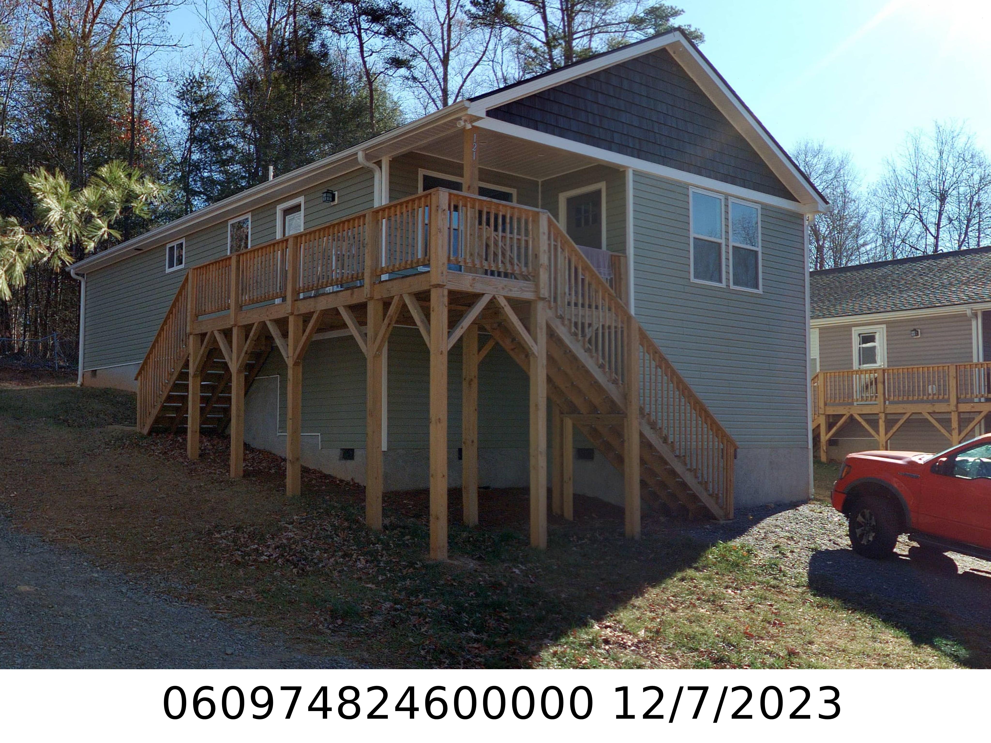 A picture of the property located at 121 OWENBY LN, BLACK MOUNTAIN NC 28711.