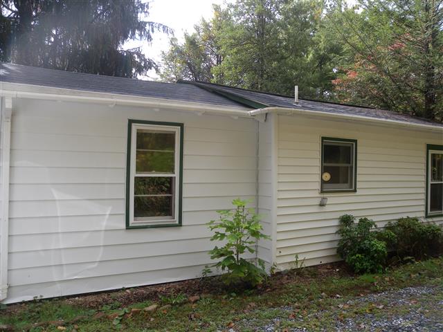 A picture of the property located at 10 HILLCREST RD, BLACK MOUNTAIN NC 28711.