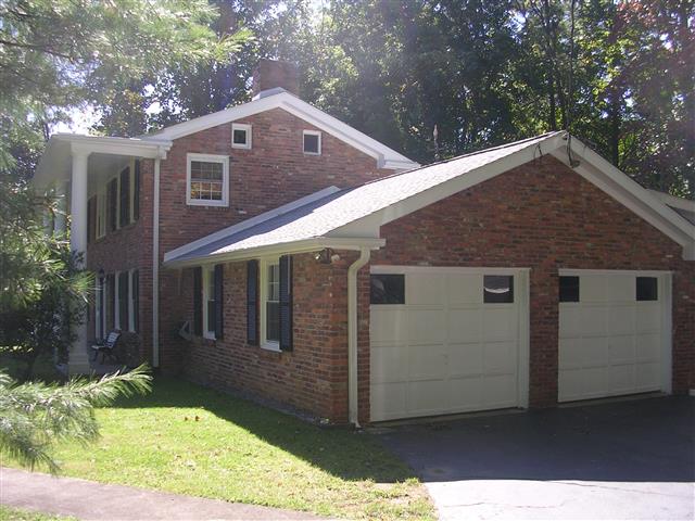 A picture of the property located at 105 ALLEN MOUNTAIN DR, BLACK MOUNTAIN NC 28711.