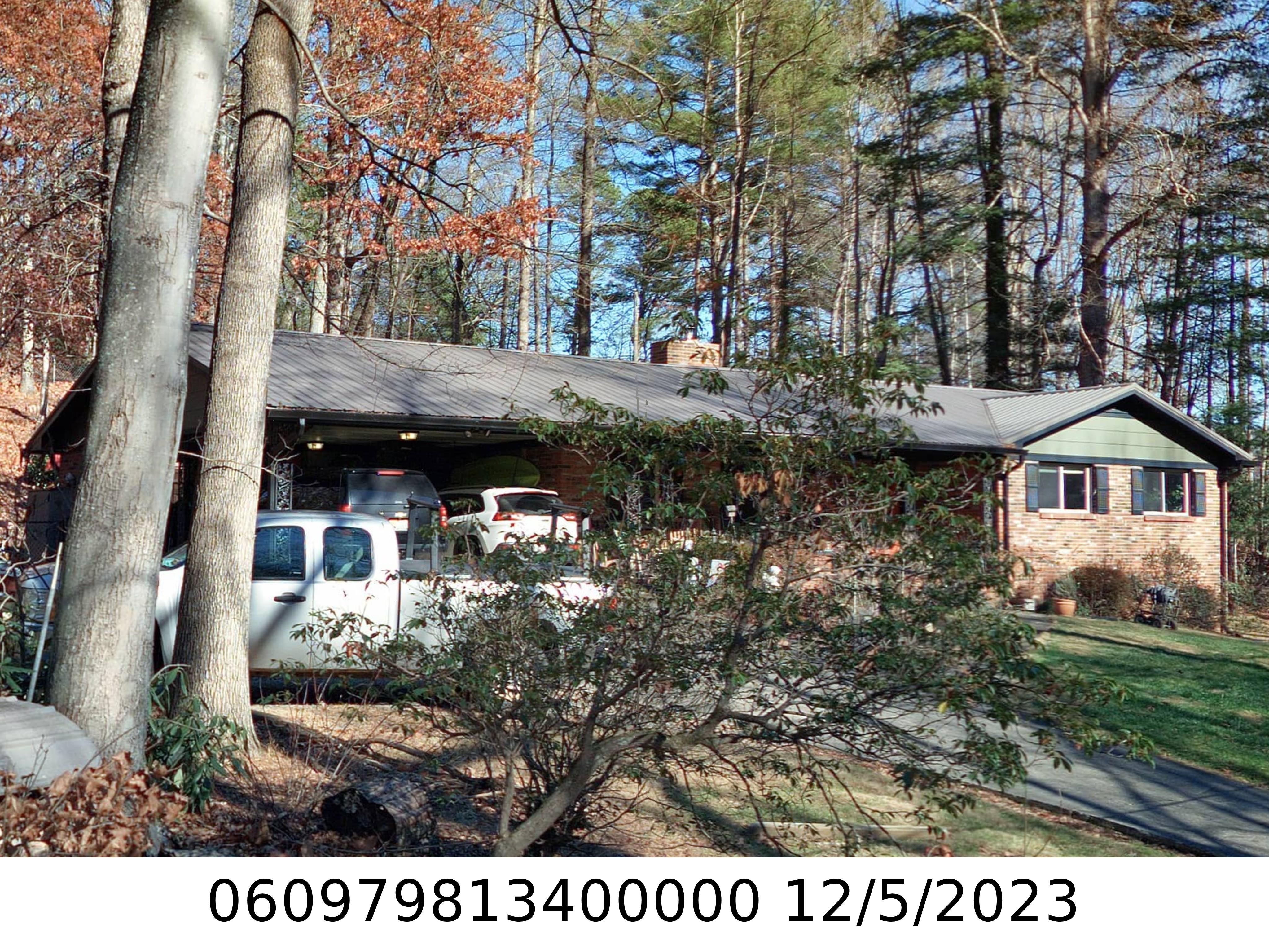 A picture of the property located at 124 FAIRWAY DR, BLACK MOUNTAIN NC 28711.