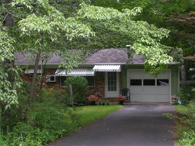 A picture of the property located at 40 LAUREL LN, BLACK MOUNTAIN NC 28711.