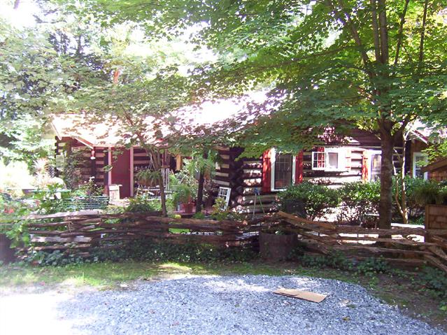 A picture of the property located at 12 WOODBEND LN, BLACK MOUNTAIN NC 28711.