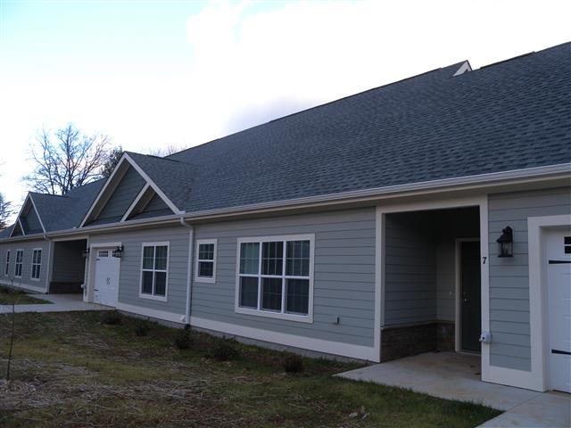 A picture of the property located at 11 WHITE PINE DR, BLACK MOUNTAIN NC 28711.