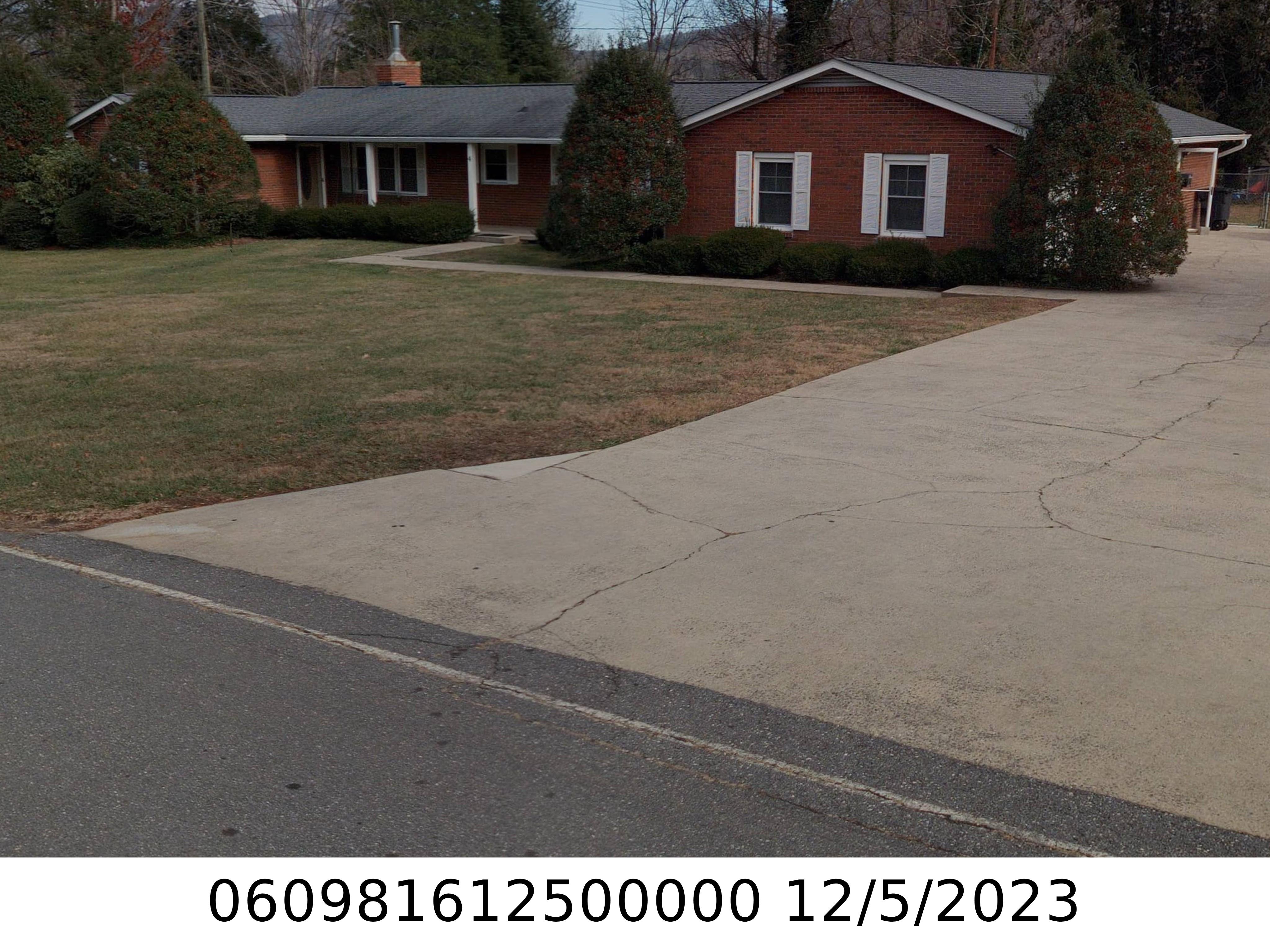 A picture of the property located at 4 LAUREL LN, BLACK MOUNTAIN NC 28711.