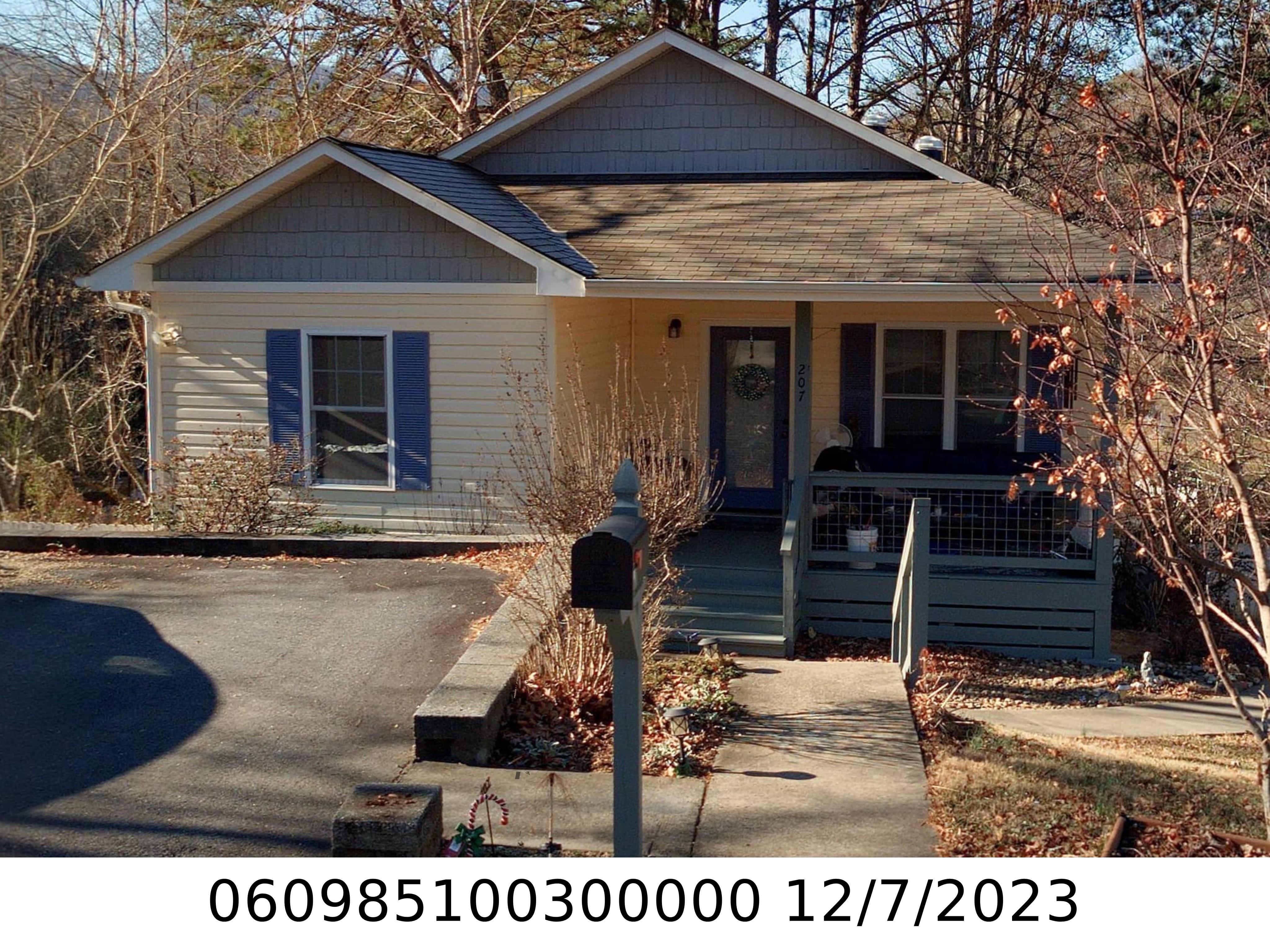 A picture of the property located at 207 CENTRAL AVE, BLACK MOUNTAIN NC 28711.