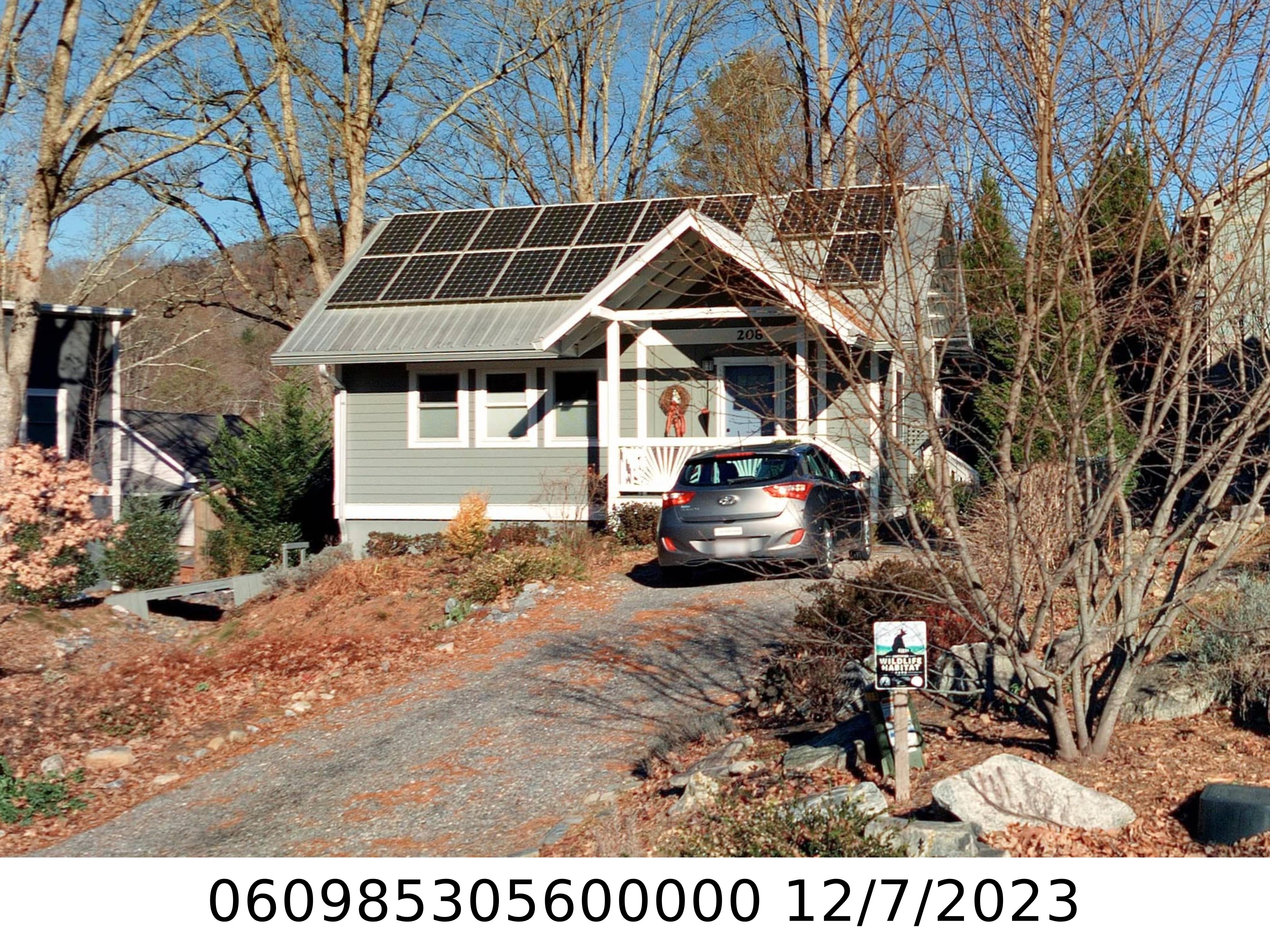 A picture of the property located at 208 CENTRAL AVE, BLACK MOUNTAIN NC 28711.