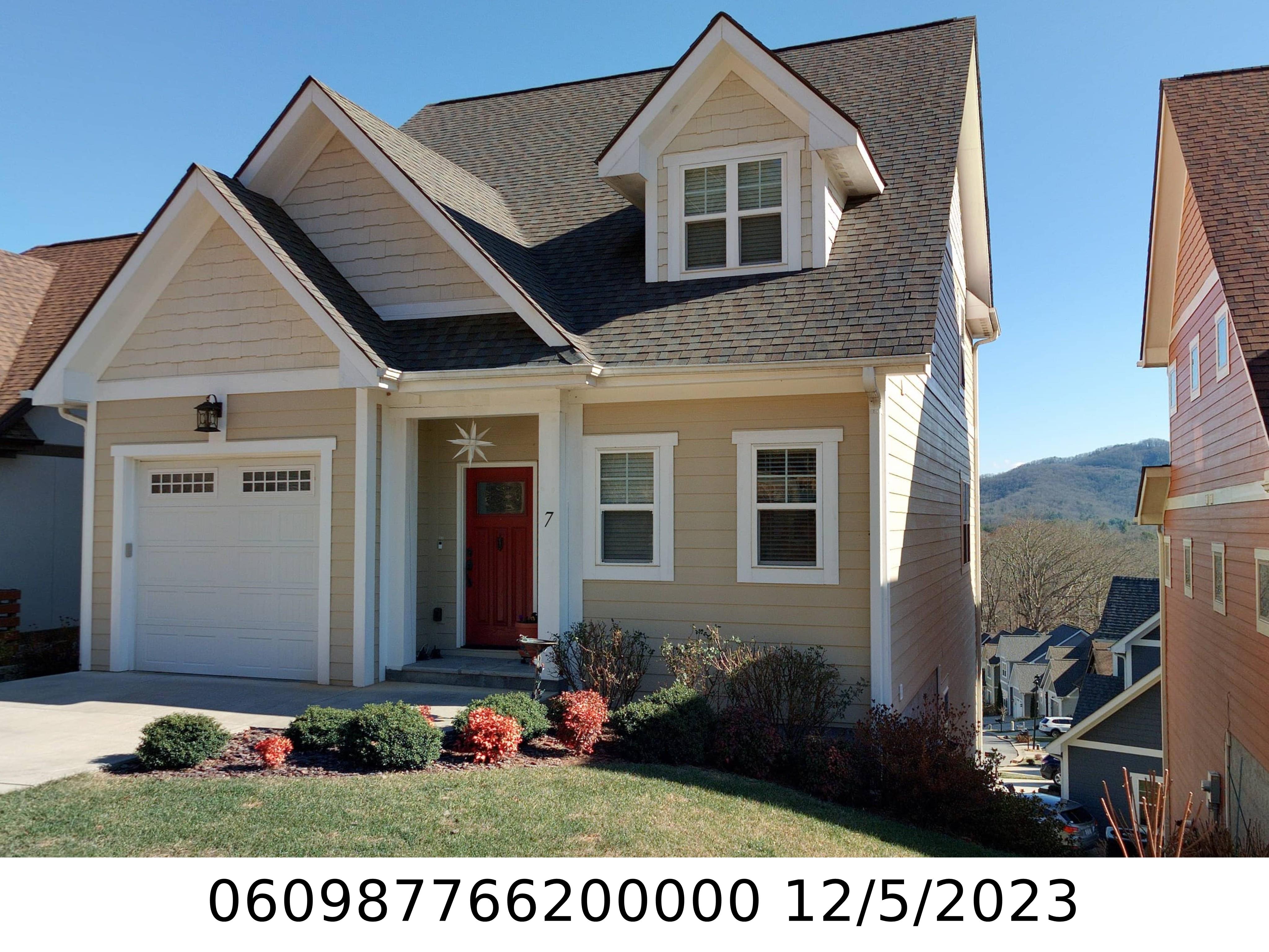 A picture of the property located at 7 LEEDS LN, BLACK MOUNTAIN NC 28711.