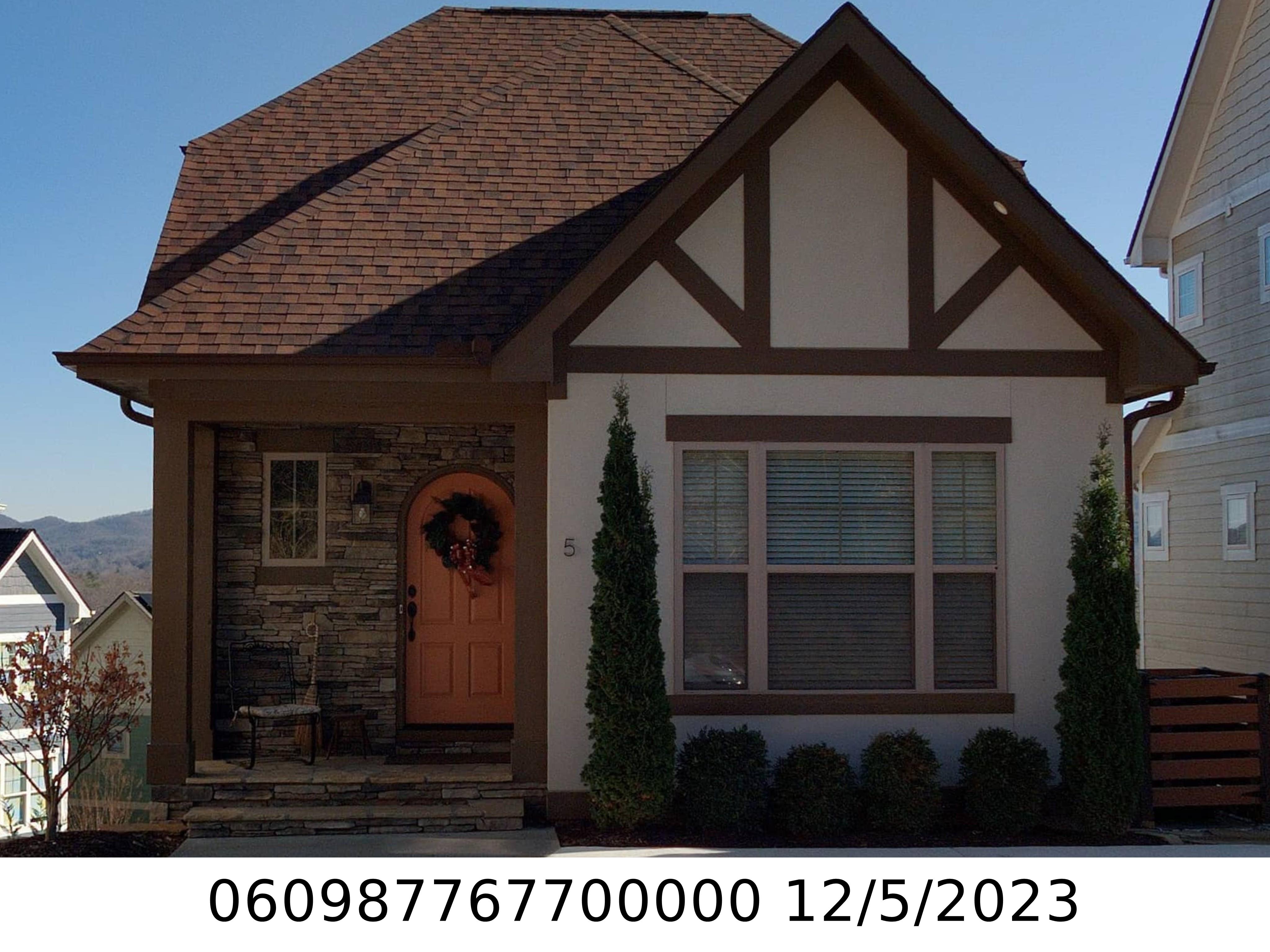 A picture of the property located at 5 LEEDS LN, BLACK MOUNTAIN NC 28711.