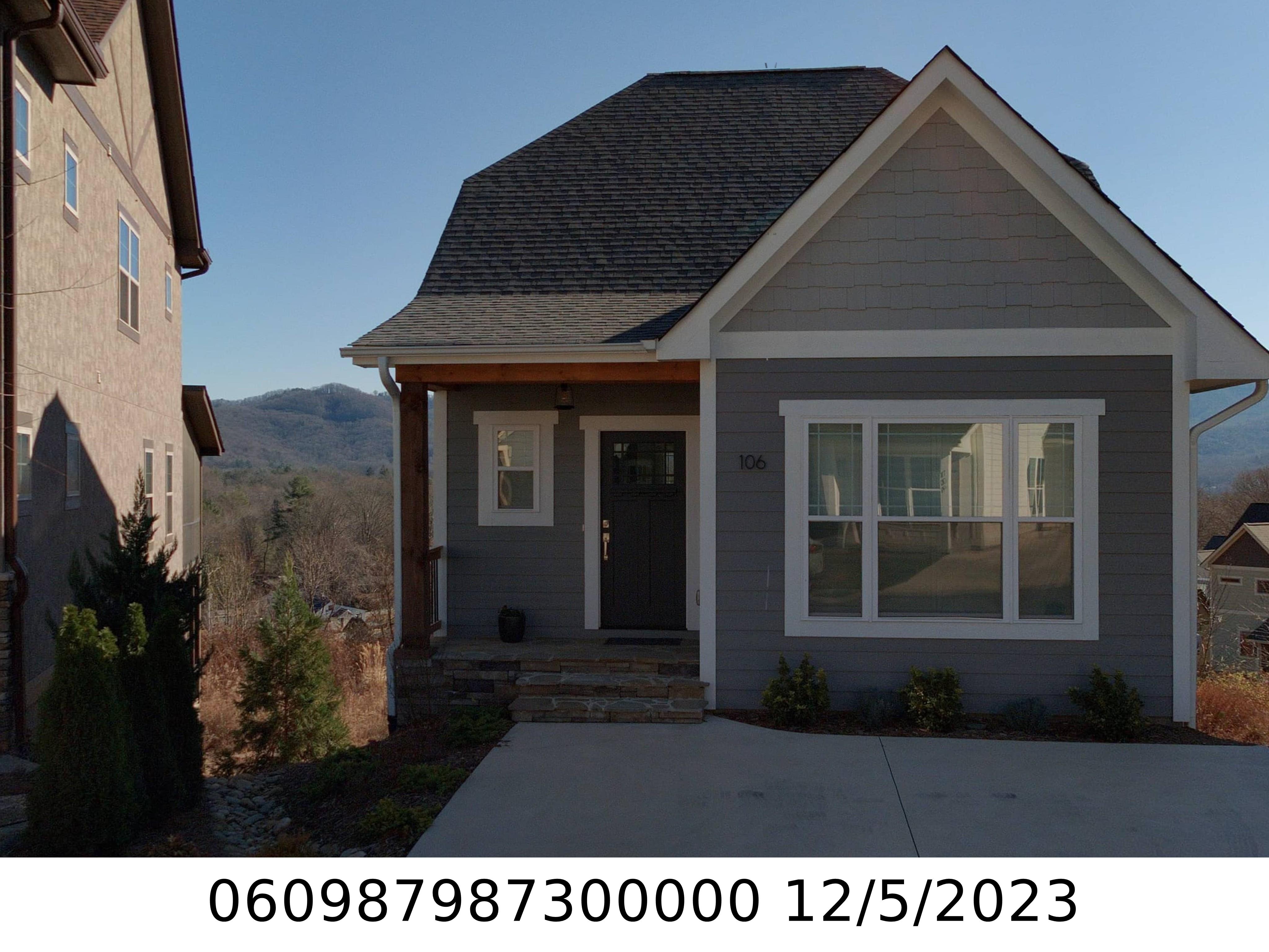 A picture of the property located at 106 CHEPSTOW PL, BLACK MOUNTAIN NC 28711.