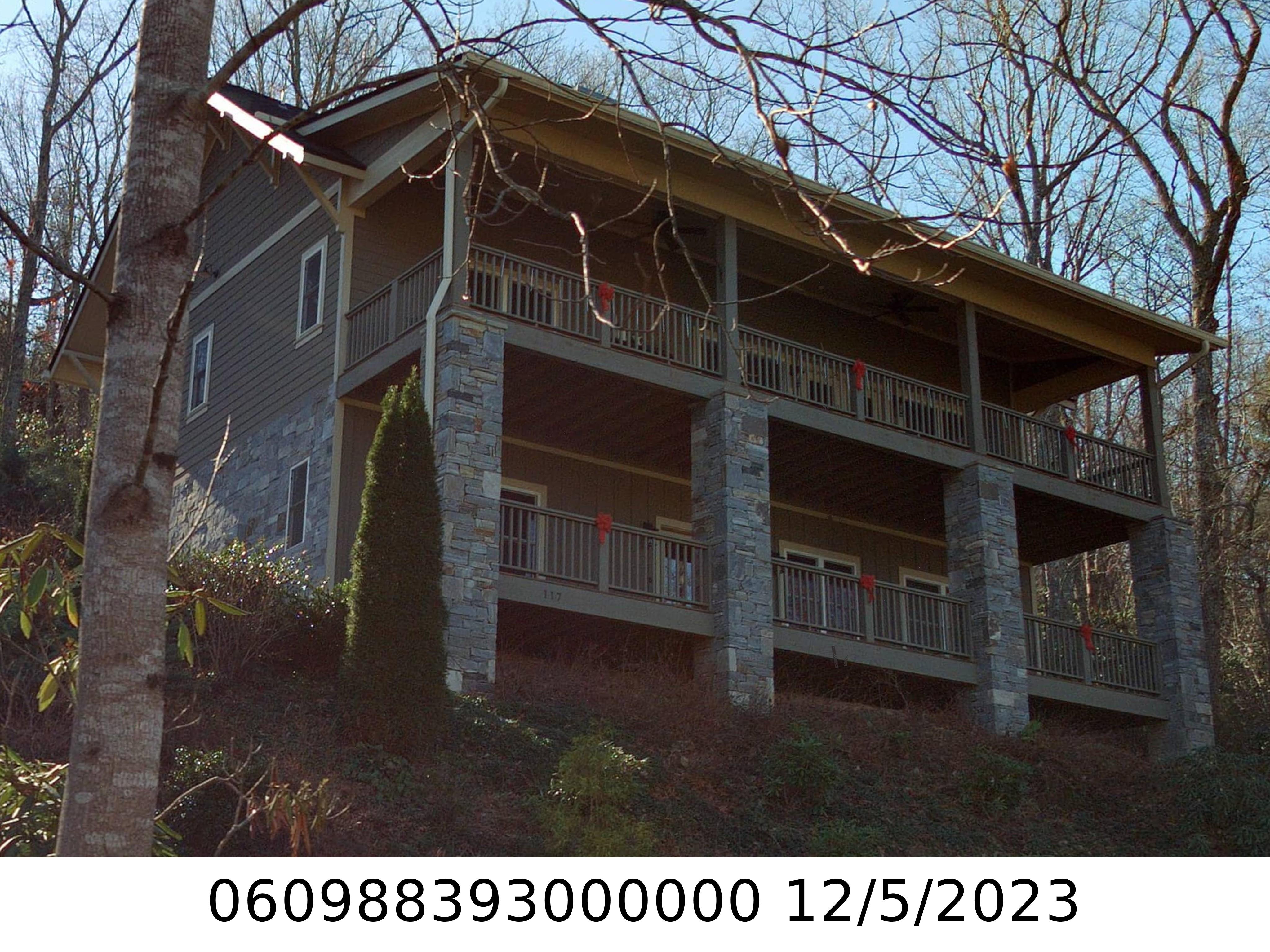 A picture of the property located at 117 FAIRWAY DR, BLACK MOUNTAIN NC 28711.