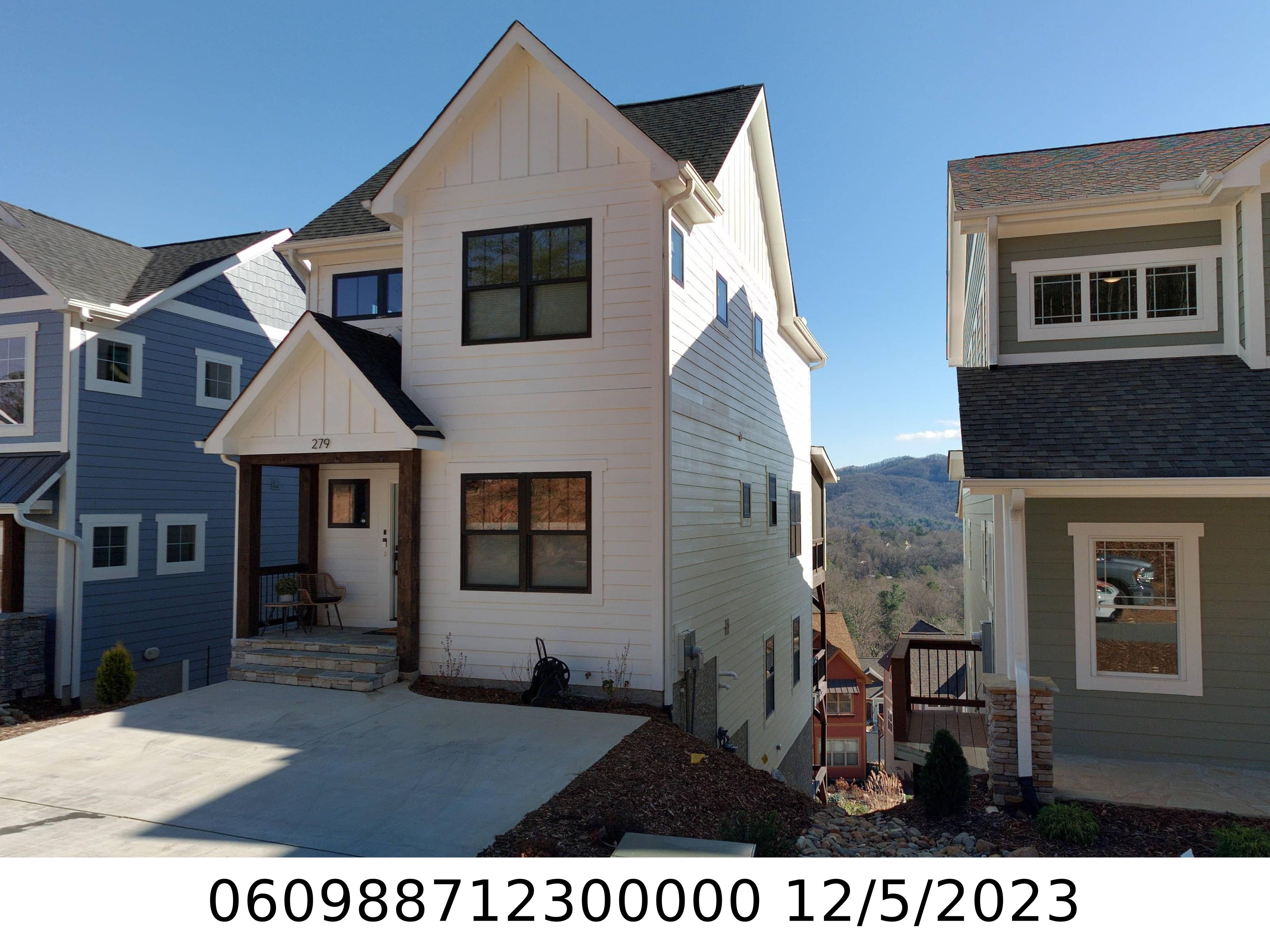 A picture of the property located at 279 MOUNT ALLEN HTS, BLACK MOUNTAIN NC 28711.