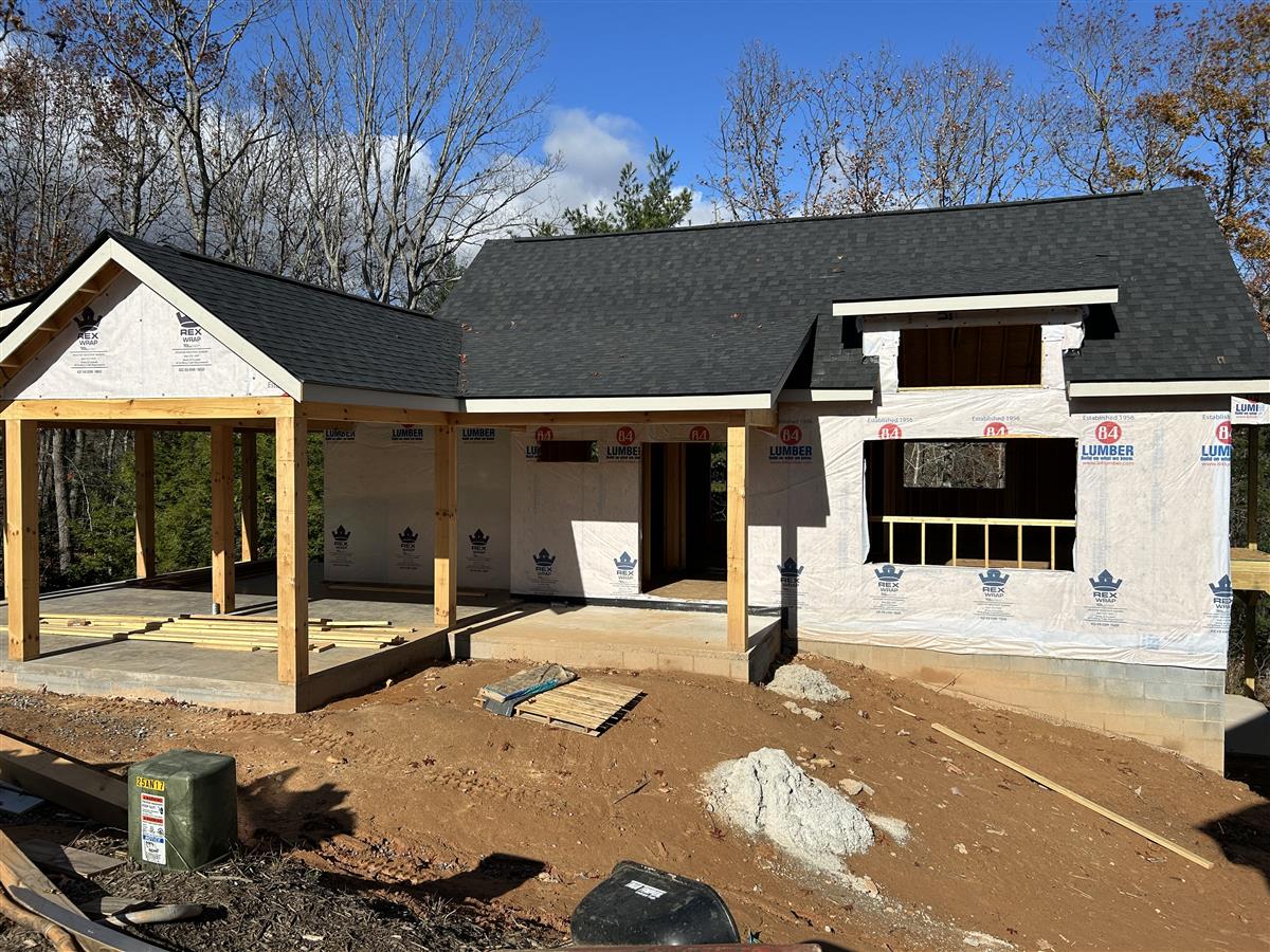 A picture of the property located at 207 BOLEYN DR, BLACK MOUNTAIN NC 28711.