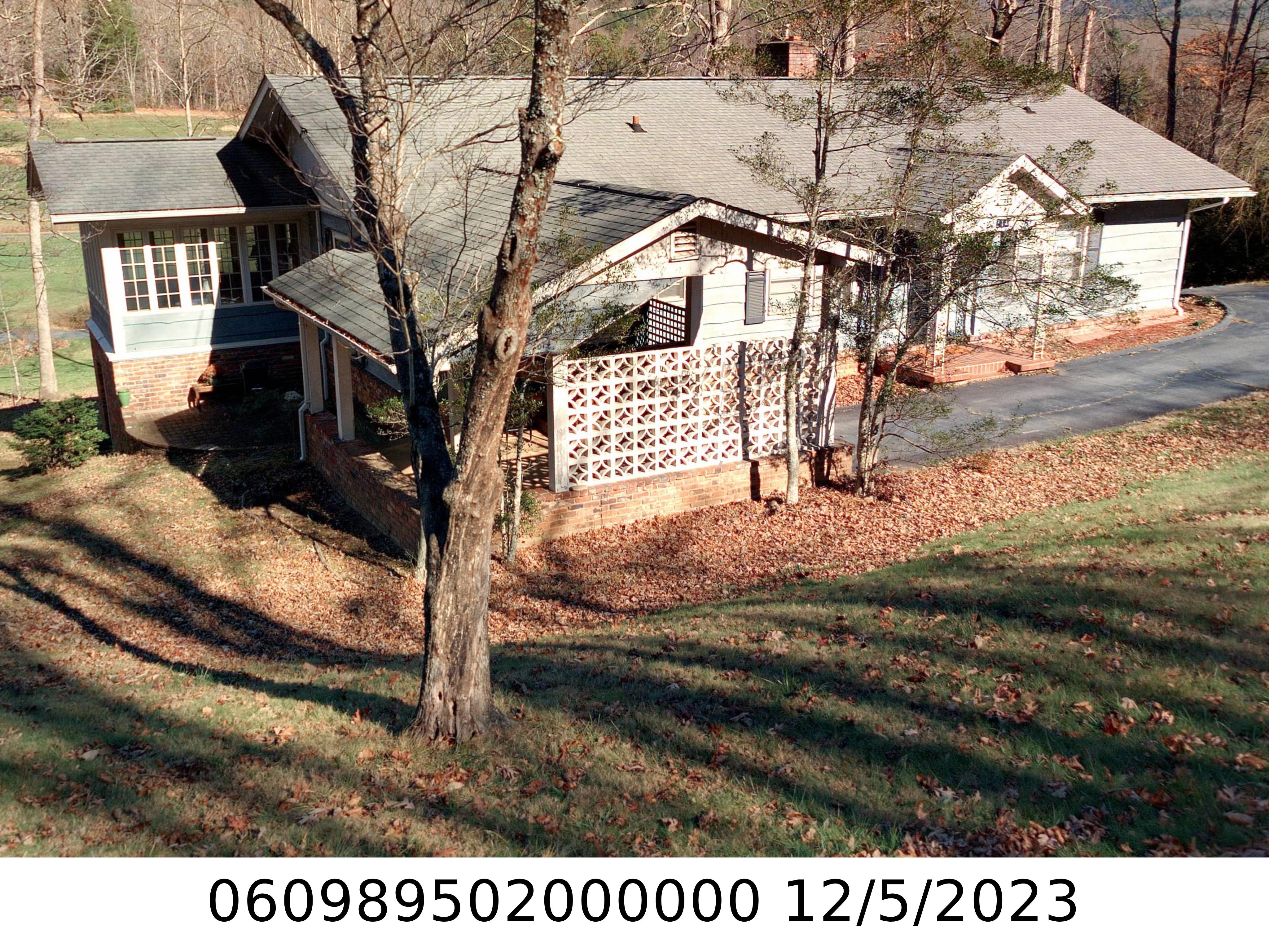 A picture of the property located at 118 FAIRWAY DR, BLACK MOUNTAIN NC 28711.