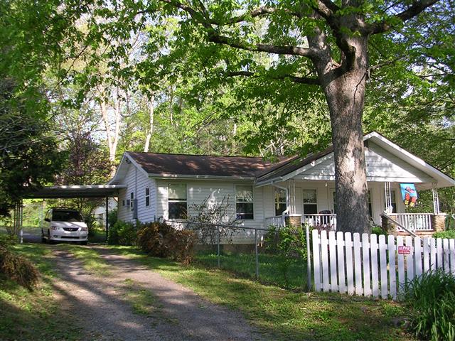 A picture of the property located at 121 E COLLEGE ST BLACK MOUNTAIN NC.
