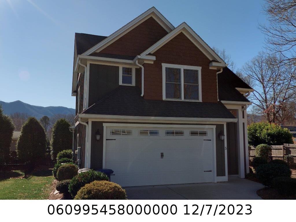 A picture of the property located at 5 GOLD LEAF WALK WAY, BLACK MOUNTAIN NC 28711.