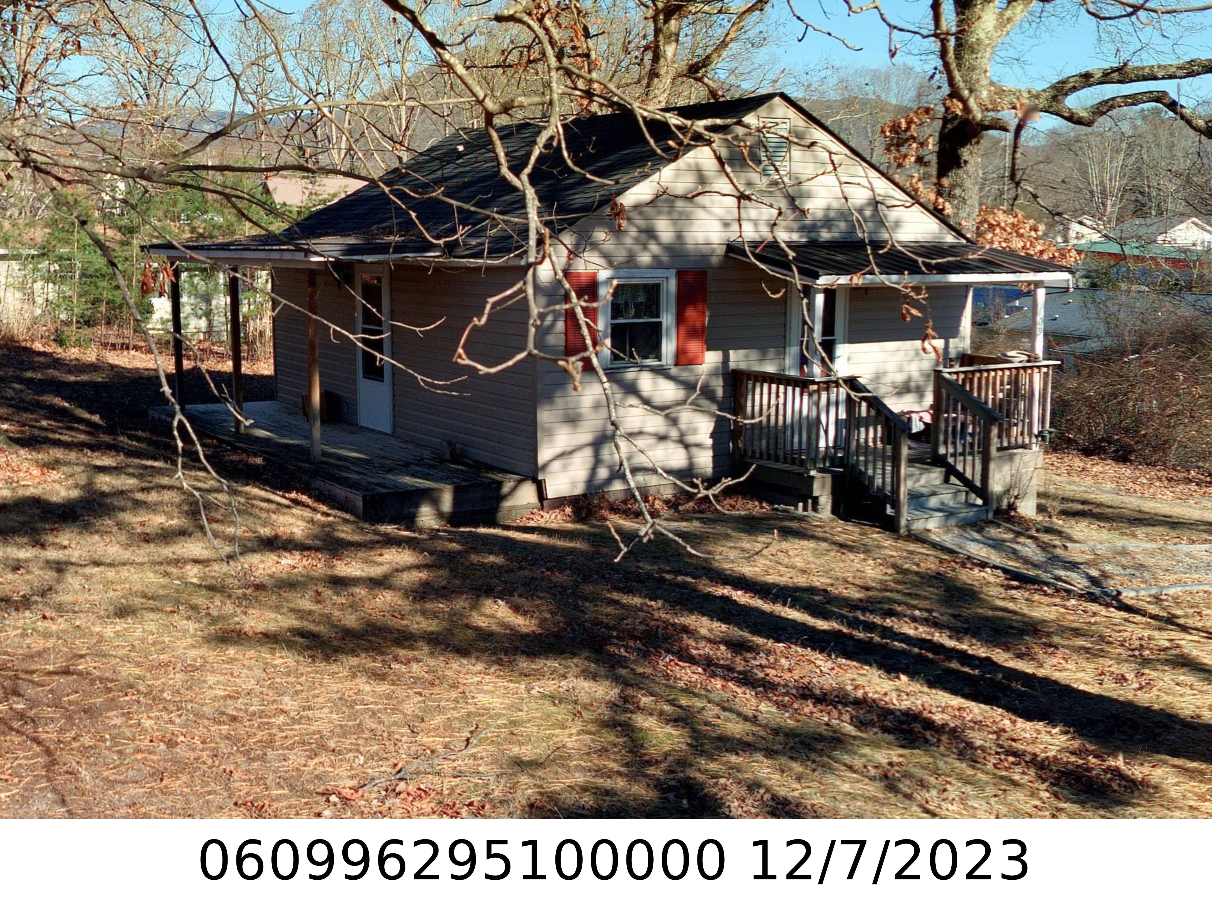 A picture of the property located at 109 GRAGG ST, BLACK MOUNTAIN NC 28711.