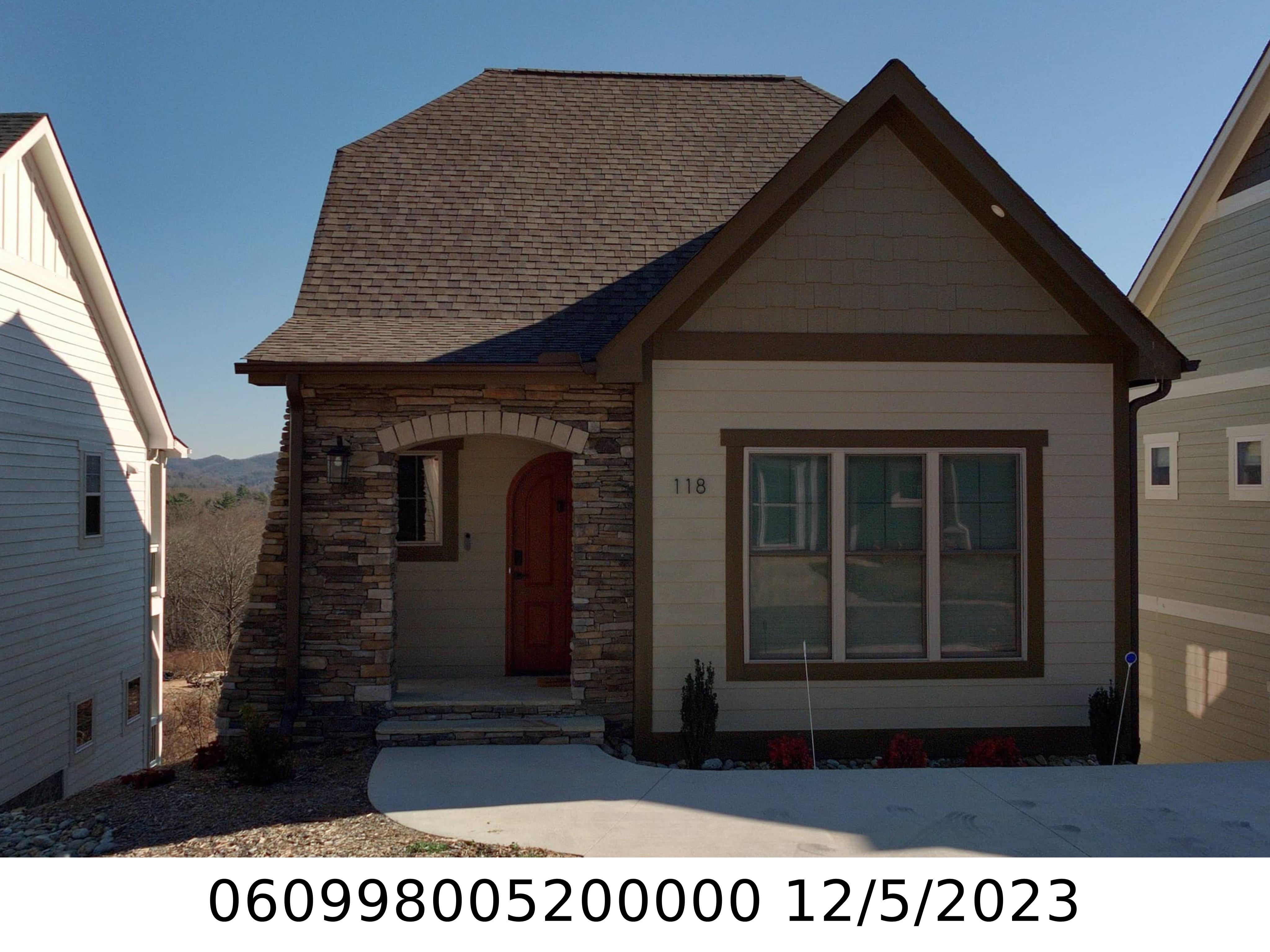 A picture of the property located at 118 CHEPSTOW PL, BLACK MOUNTAIN NC 28711.