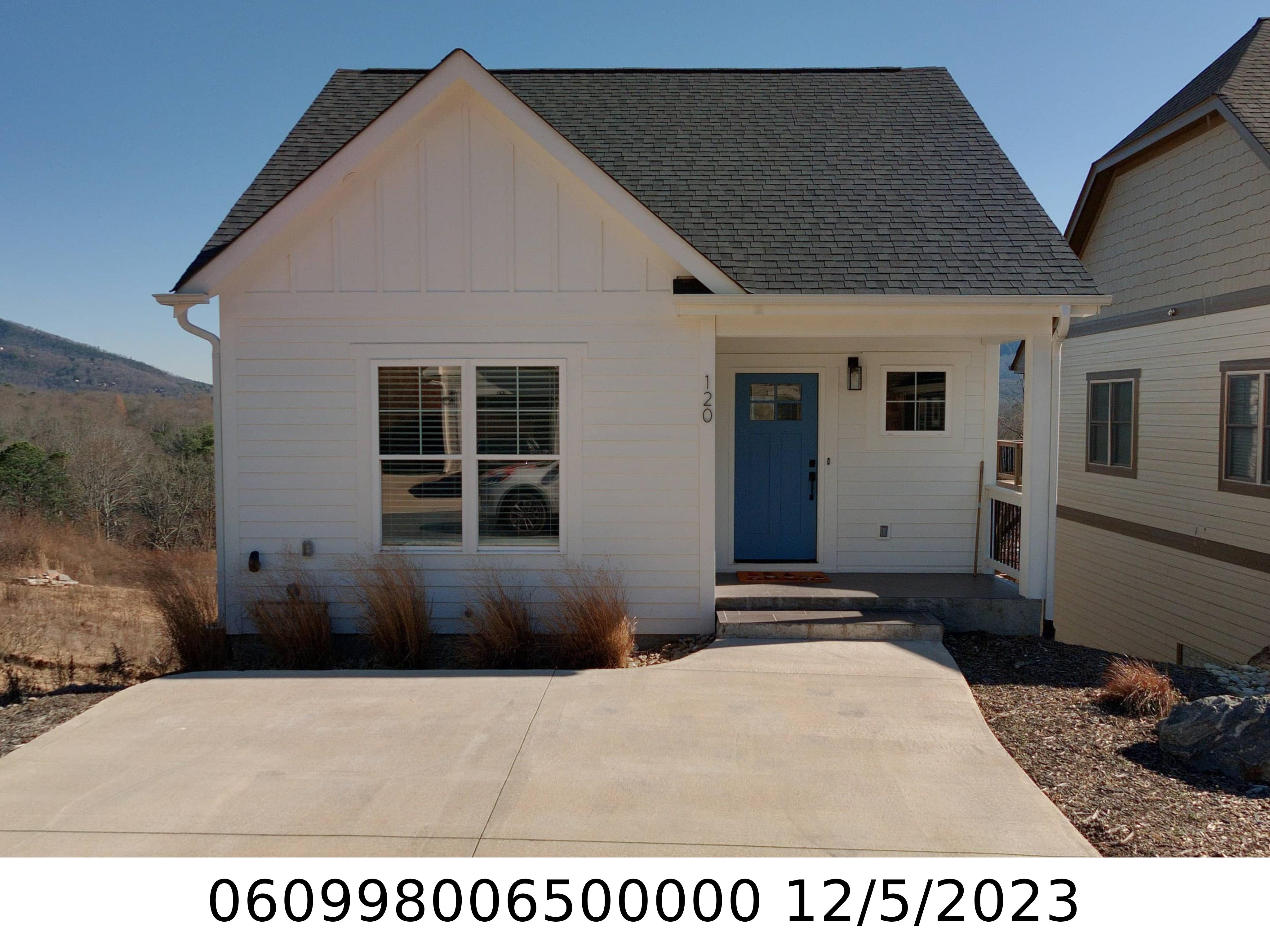 A picture of the property located at 120 CHEPSTOW PL, BLACK MOUNTAIN NC 28711.