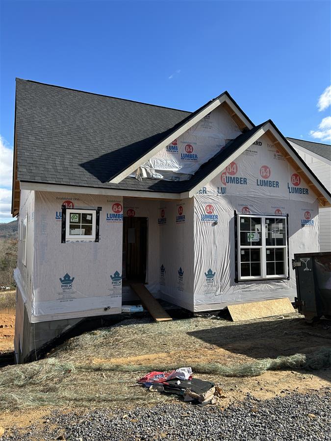 A picture of the property located at 122 CHEPSTOW PL, BLACK MOUNTAIN NC 28711.