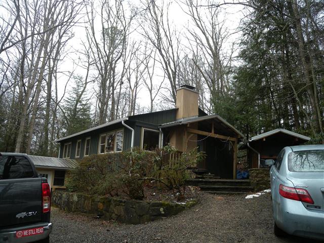 A picture of the property located at 101 FAIRWAY DR, BLACK MOUNTAIN NC 28711.