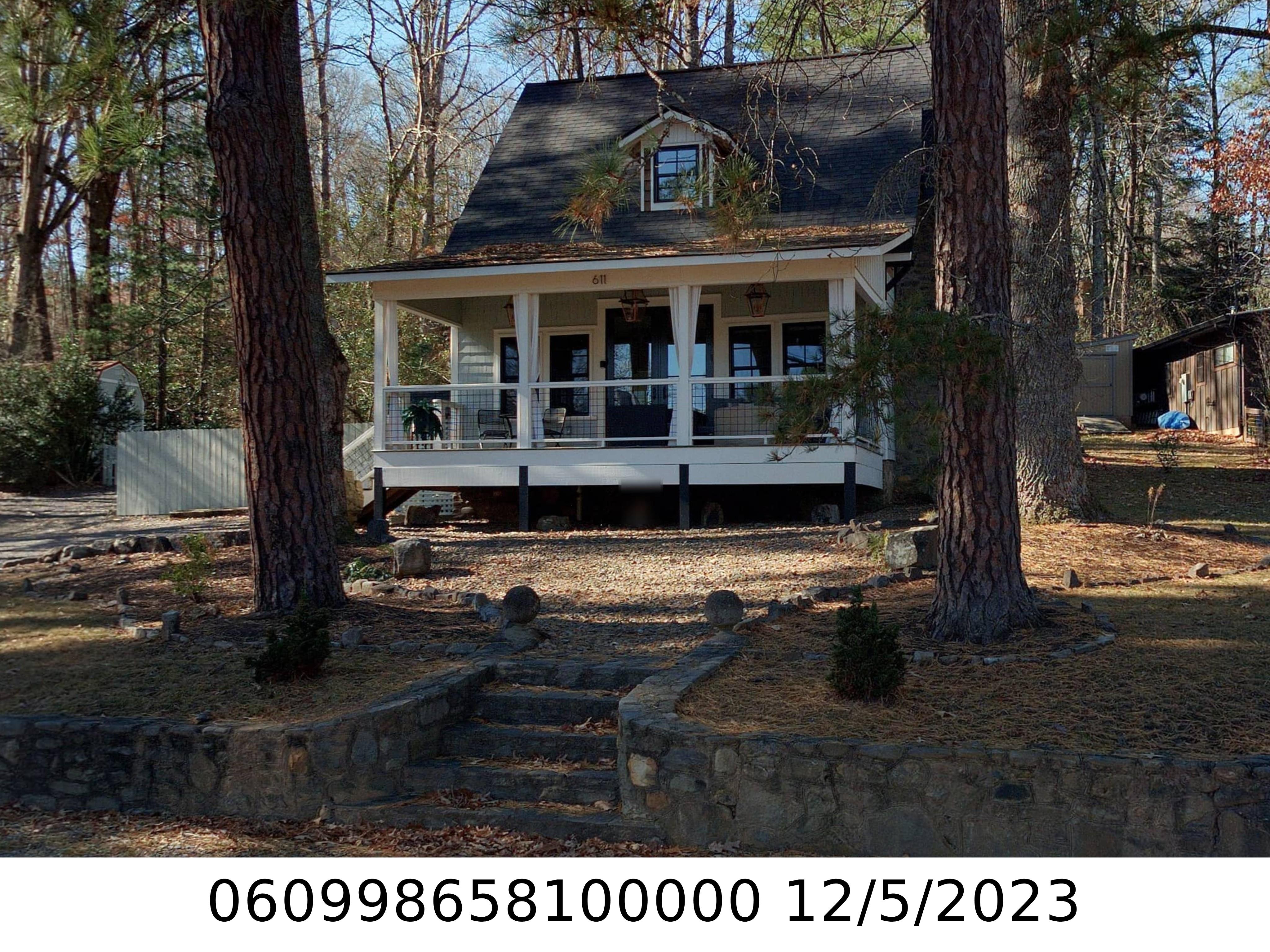 A picture of the property located at 611 HIAWASSEE AVE, BLACK MOUNTAIN NC 28711.
