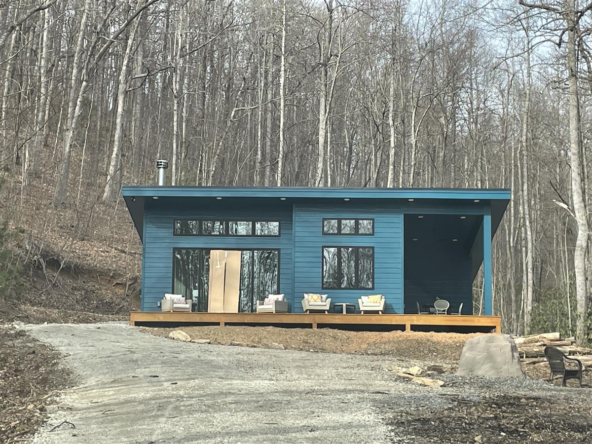 A picture of the property located at 808 MOUNTAIN COVE RD, HENDERSONVILLE NC 28792.