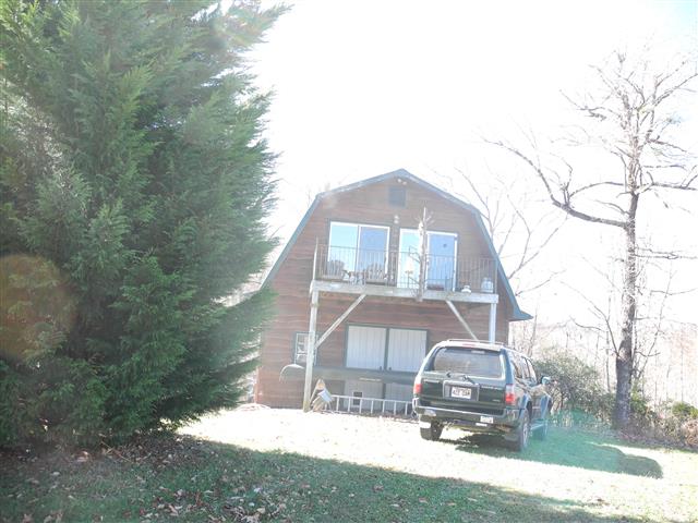 A picture of the property located at 120 MARCELLINA DR, FAIRVIEW NC 28730.