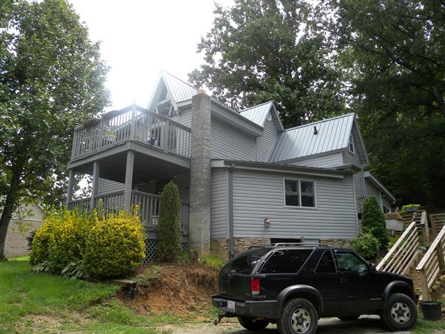 A picture of the property located at 1173 GARREN CREEK RD, FAIRVIEW NC 28730.