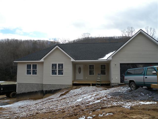 A picture of the property located at 1219 GARREN CREEK RD, FAIRVIEW NC 28730.