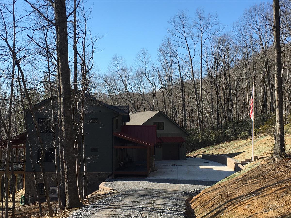 A picture of the property located at 16 ROCKY KNOB RD, FAIRVIEW NC 28730.