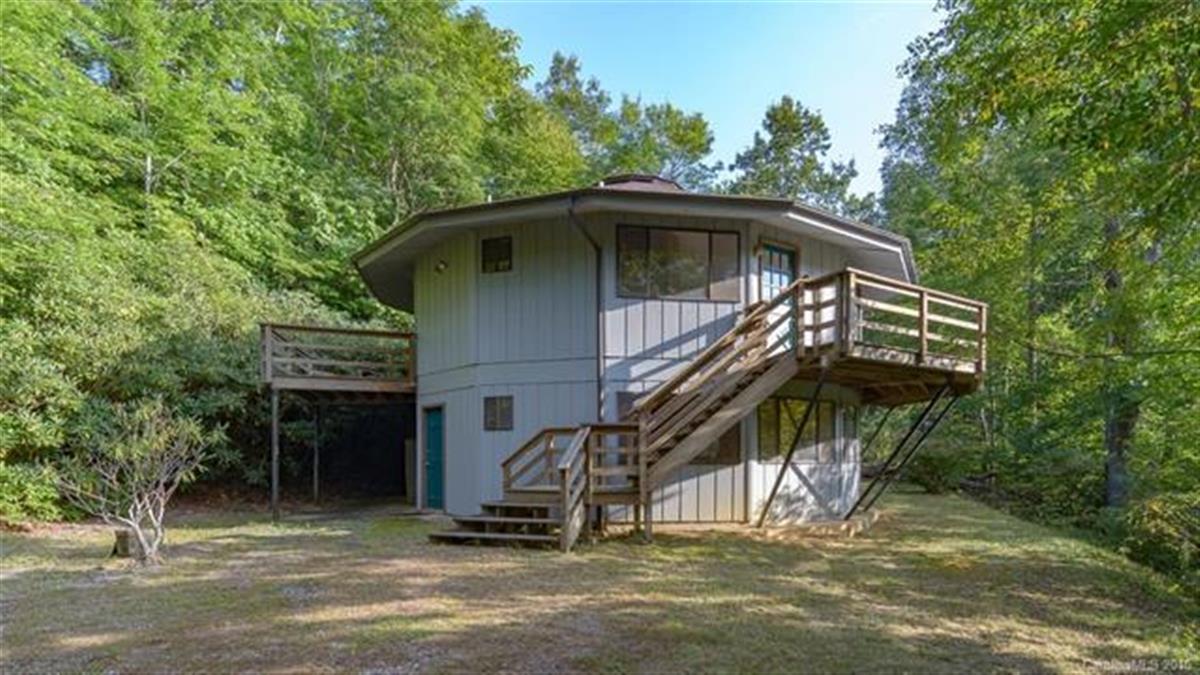 A picture of the property located at 110 CHESTNUT HILL RD, BLACK MOUNTAIN NC 28711.