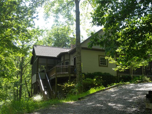 A picture of the property located at 21 CHESTNUT HILL RD, BLACK MOUNTAIN NC 28711.