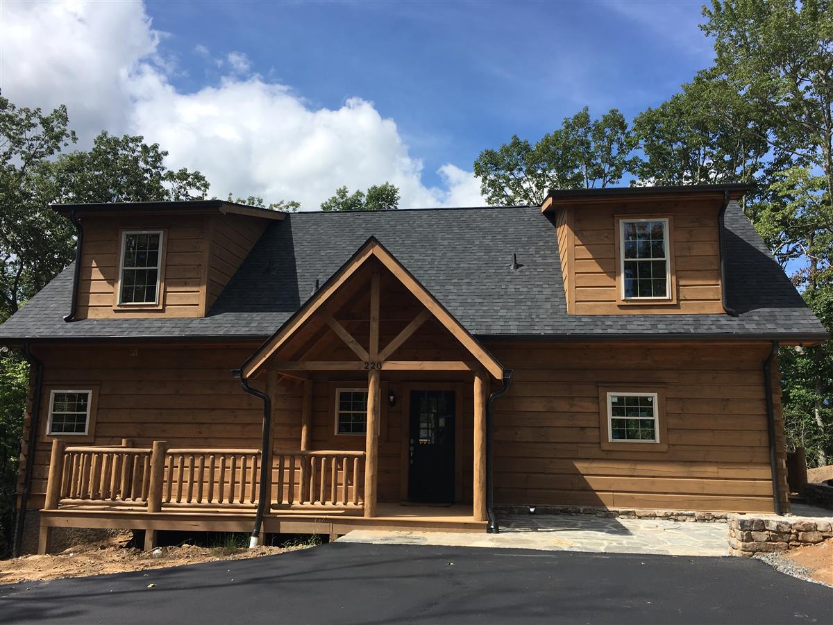 A picture of the property located at 220 PEARSON LN, BLACK MOUNTAIN NC 28711.