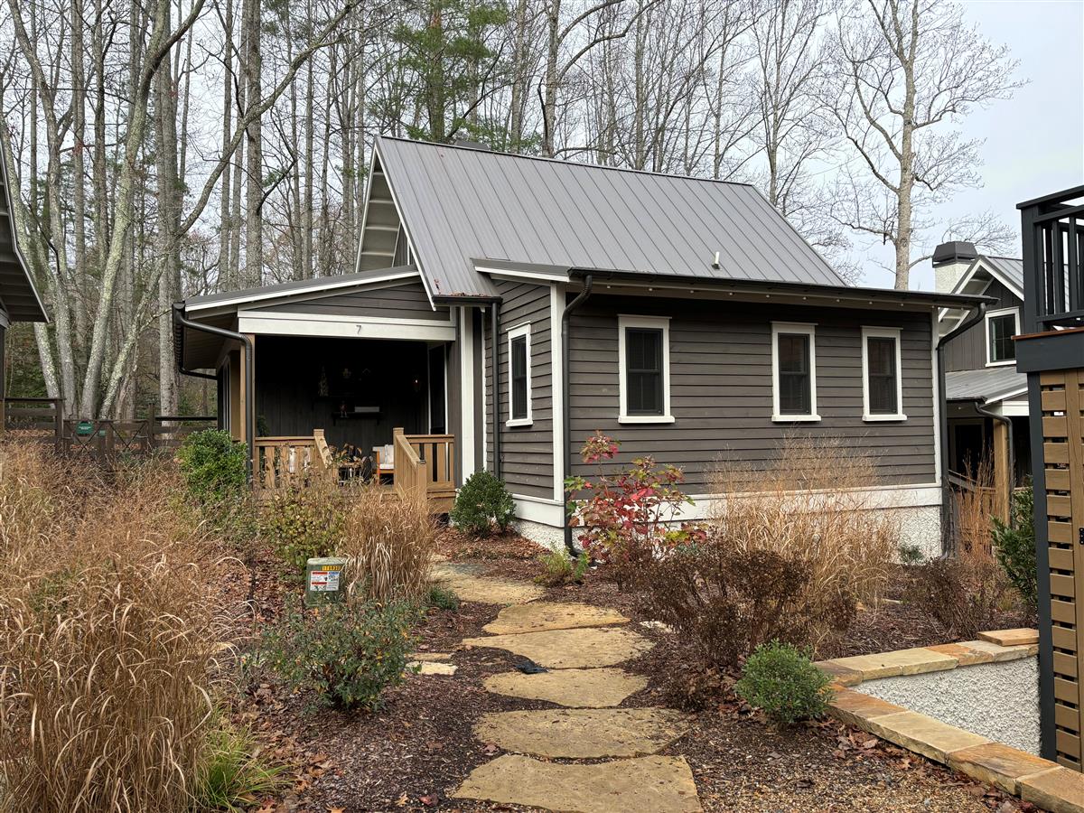 A picture of the property located at 7 FAY JONES LN, BLACK MOUNTAIN NC 28711.