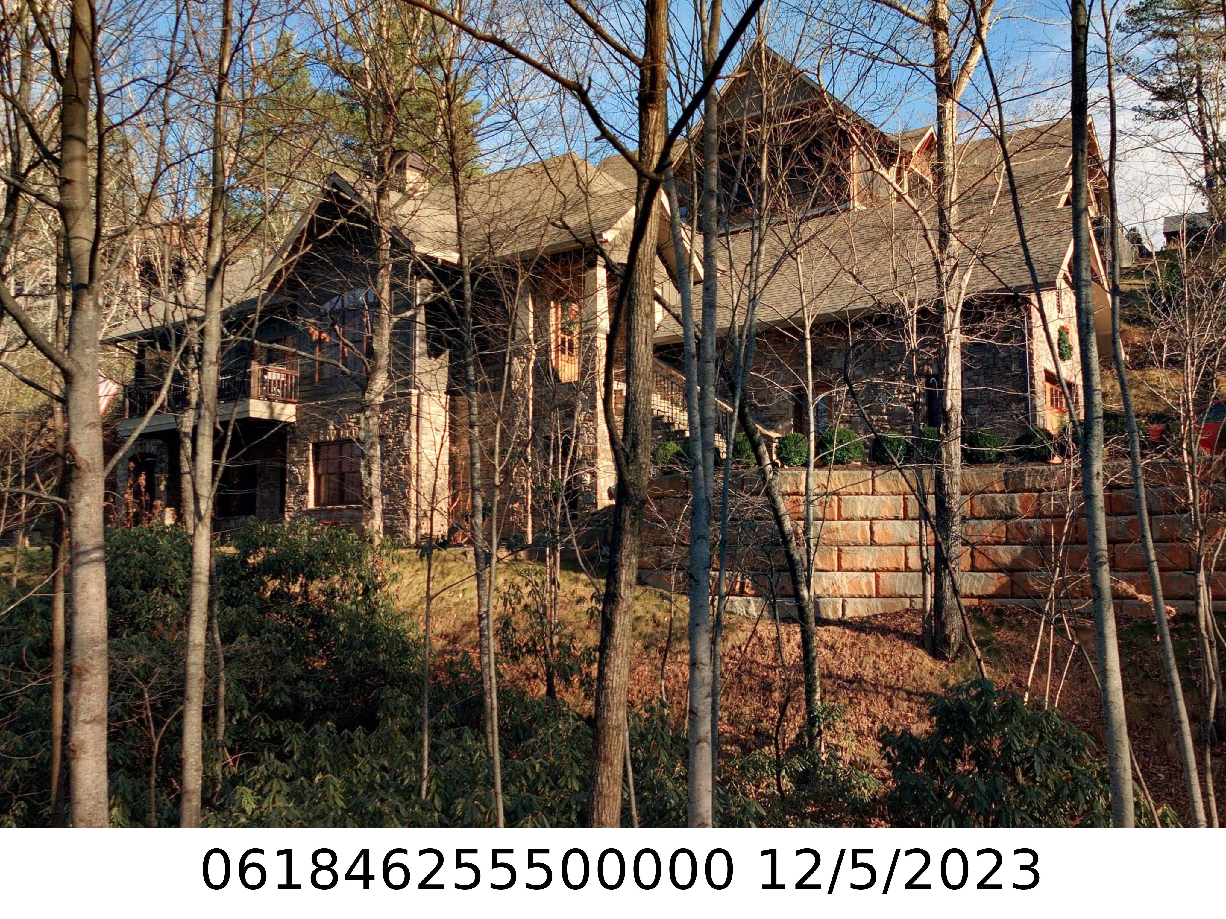 A picture of the property located at 11 FATES OVERLOOK LOOP, BLACK MOUNTAIN NC 28711.