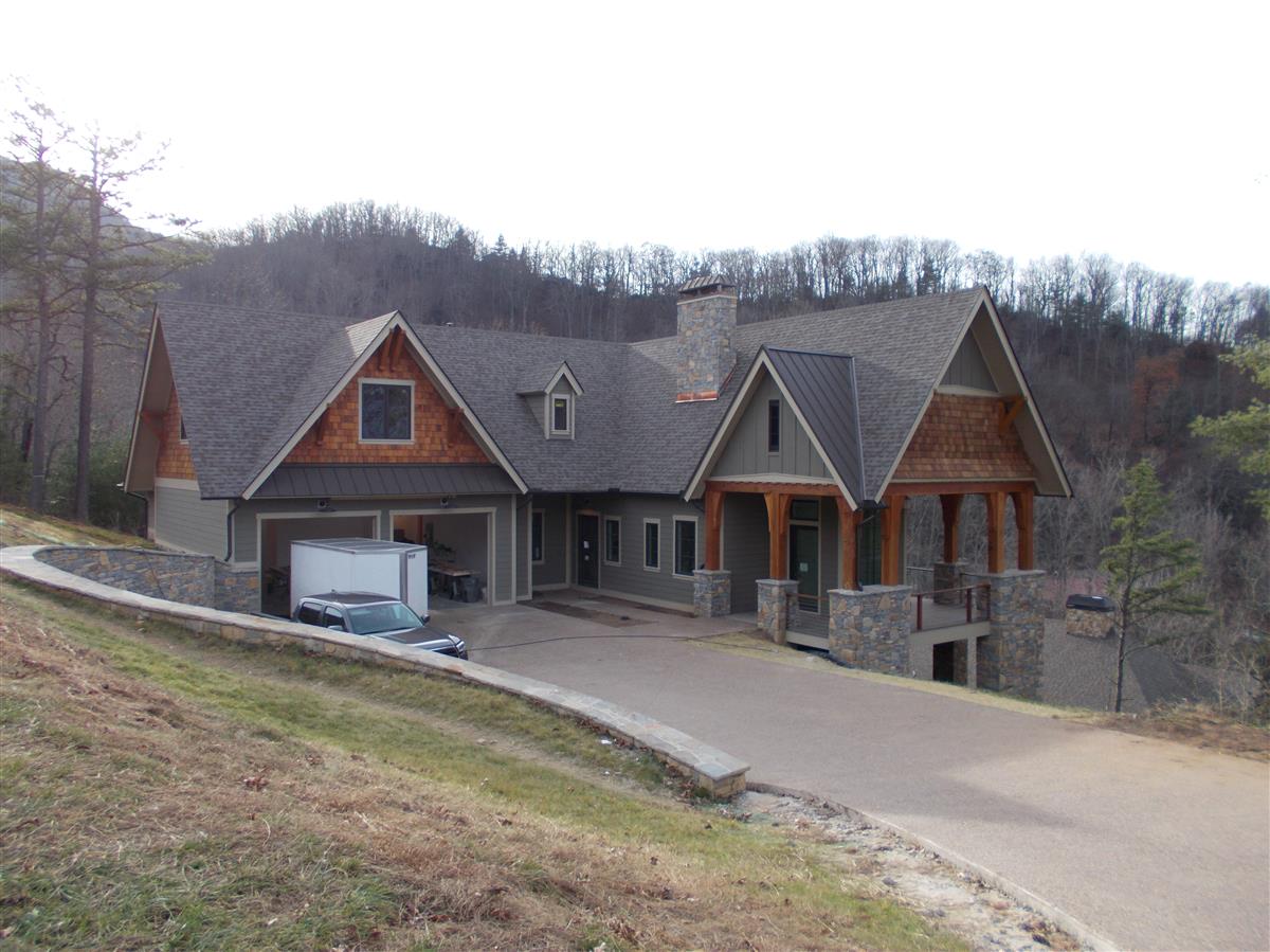 A picture of the property located at 10 PANTHER GAP RD, BLACK MOUNTAIN NC 28711.