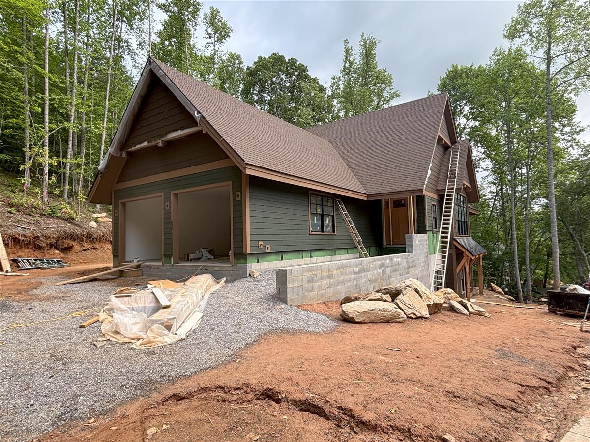 A picture of the property located at 33 OLD LAFAYETTE LN, BLACK MOUNTAIN NC 28711.