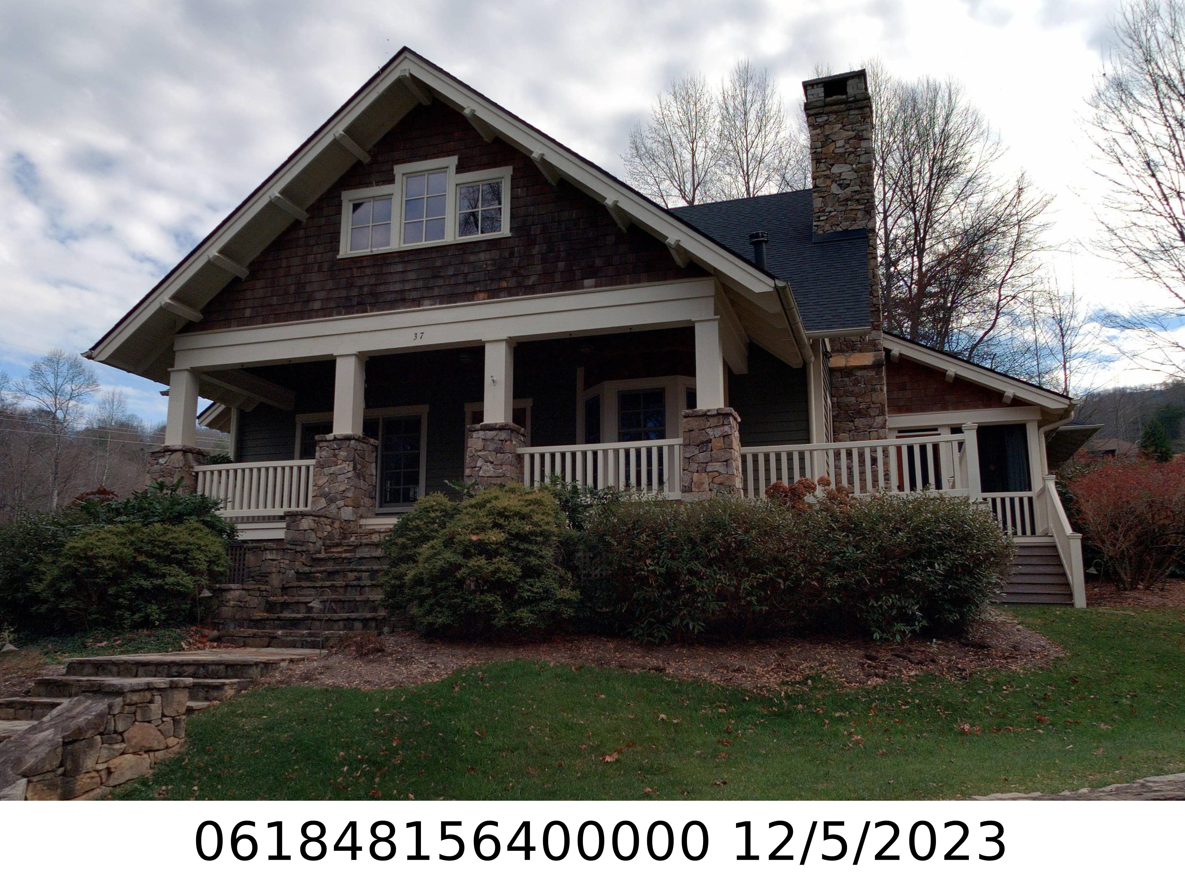 A picture of the property located at 37 COTTAGE SETTINGS LN, BLACK MOUNTAIN NC 28711.