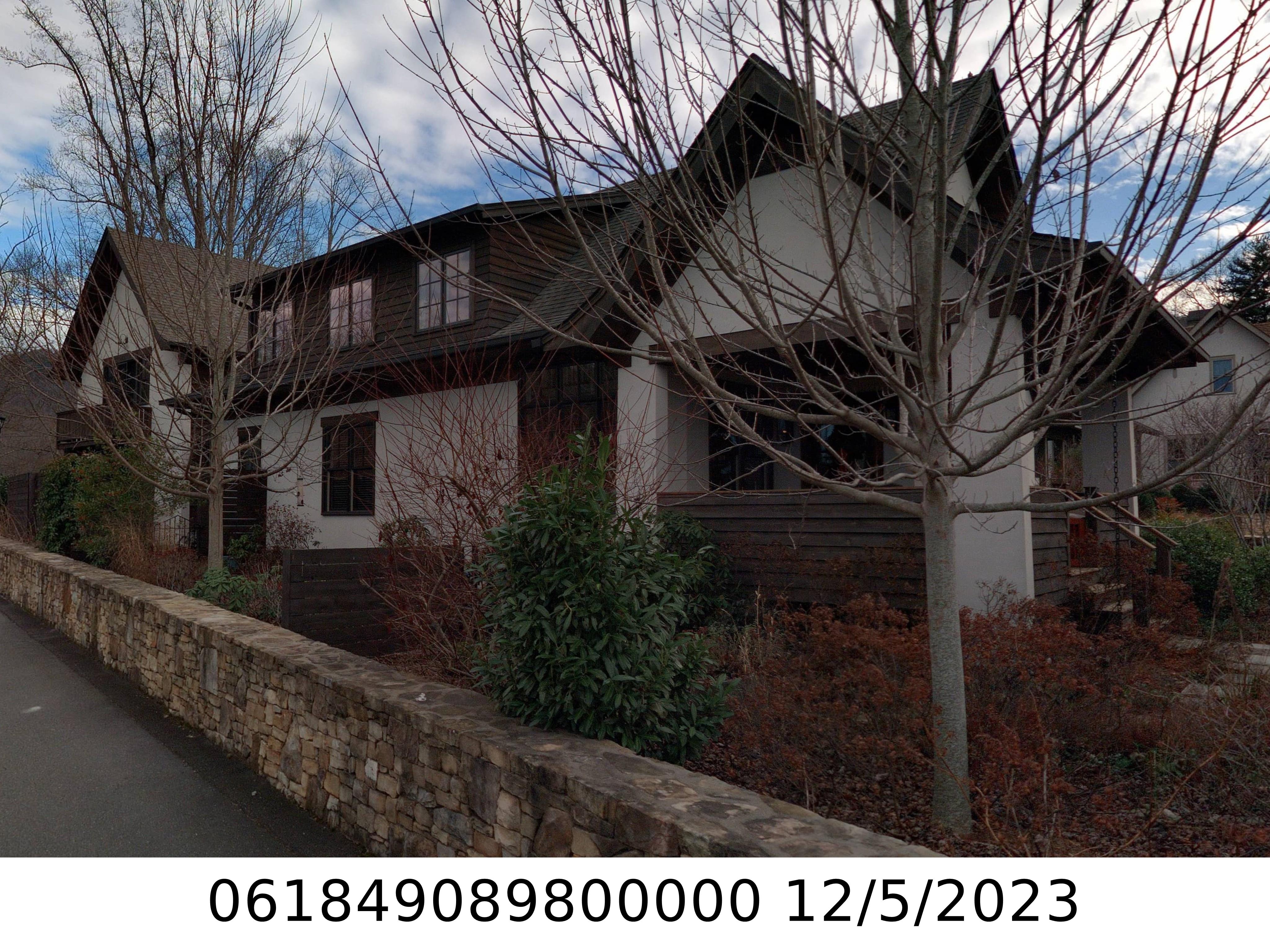 A picture of the property located at 5 RANTIS LN, BLACK MOUNTAIN NC 28711.