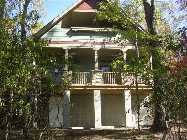 A picture of the property located at 10 MCMURRAY LN, BLACK MOUNTAIN NC 28711.