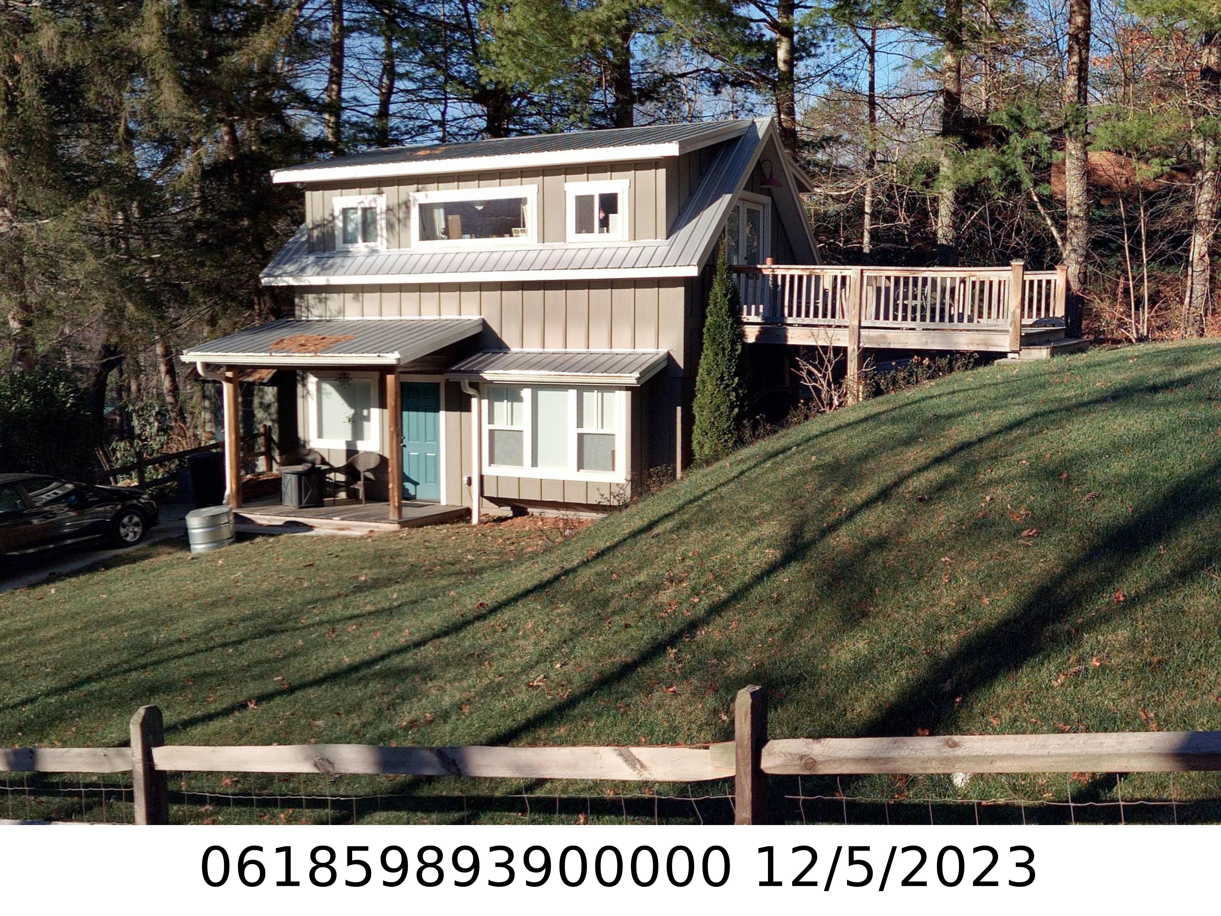 A picture of the property located at 10 RUSTLING PINE TRL, BLACK MOUNTAIN NC 28711.