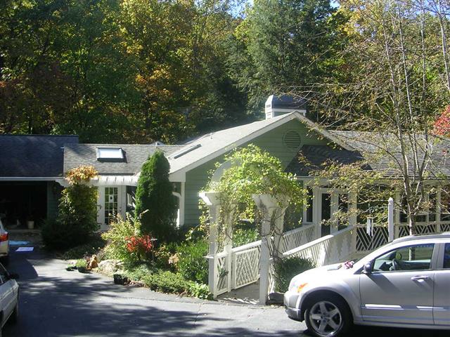 A picture of the property located at 76 MOUNTAIN VIEW RD, BLACK MOUNTAIN NC 28711.