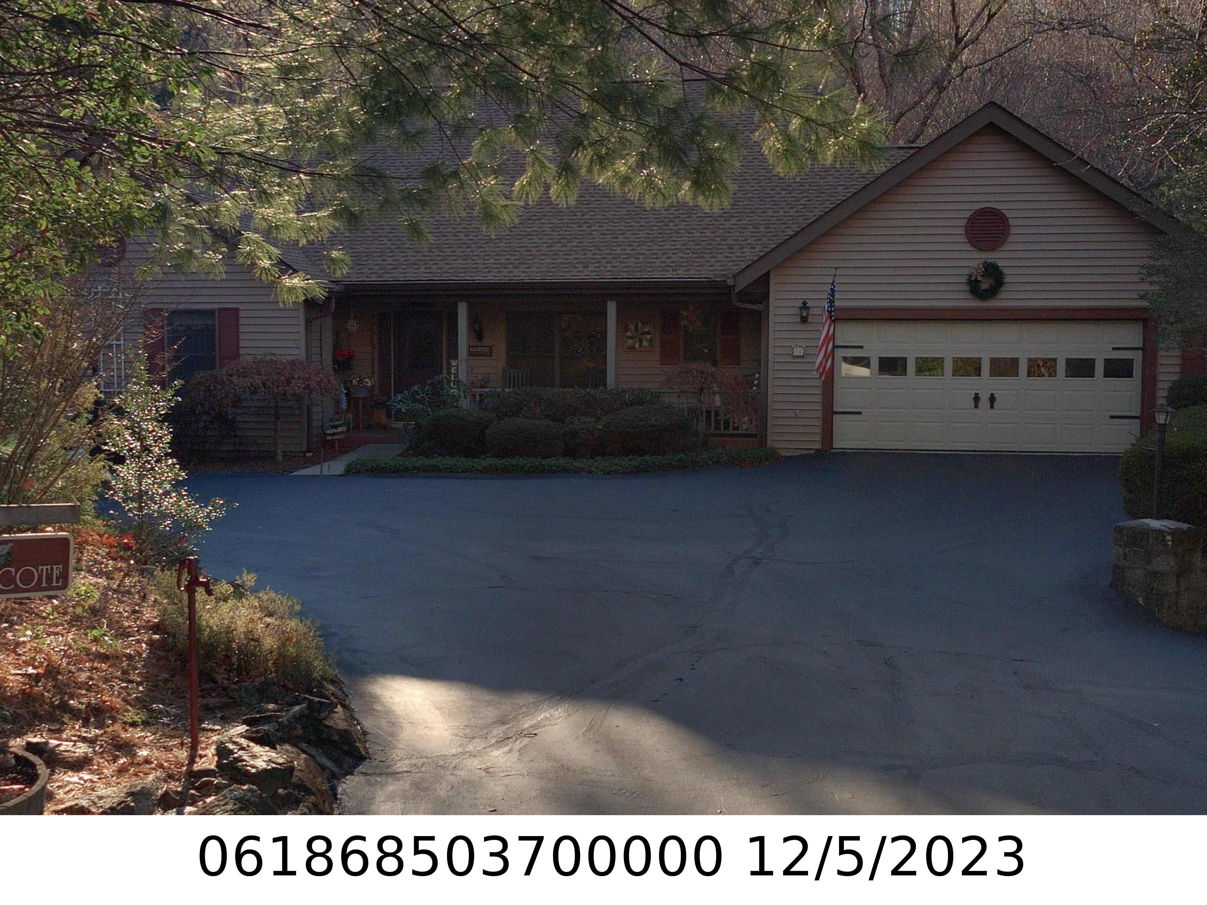 A picture of the property located at 72 MOUNTAIN VIEW RD, BLACK MOUNTAIN NC 28711.