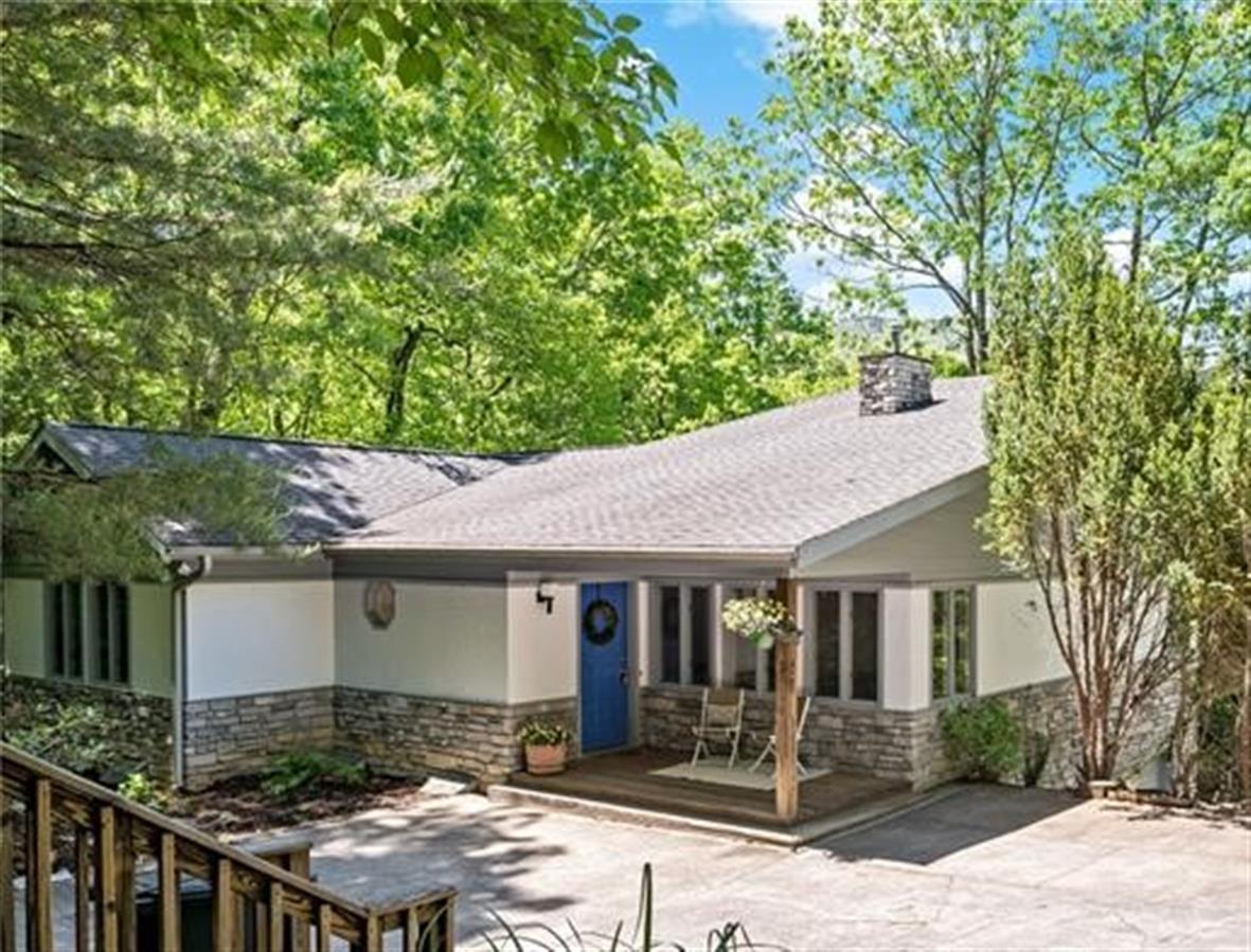 A picture of the property located at 11 TIMBER PARK DR, BLACK MOUNTAIN NC 28711.