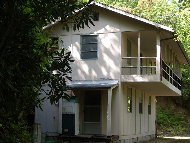 A picture of the property located at 8 P U LN, BLACK MOUNTAIN NC 28711.