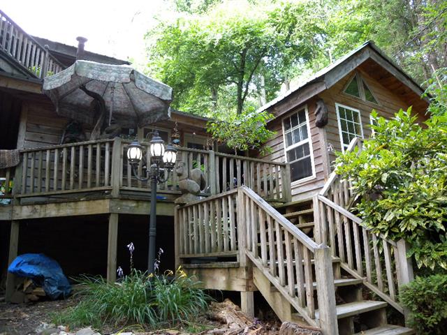 A picture of the property located at 21 SNOWY COVE LN, BLACK MOUNTAIN NC 28711.