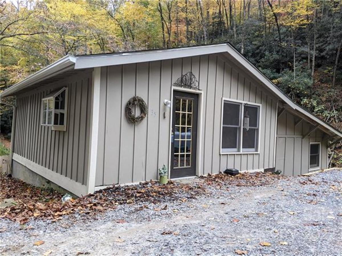 A picture of the property located at 35 SNOWY COVE LN, BLACK MOUNTAIN NC 28711.